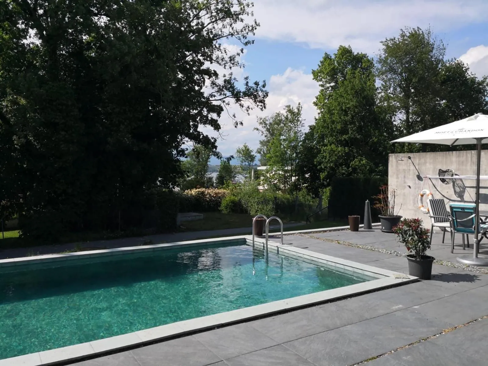 Swimming pool in Morat Gaste Zimmer