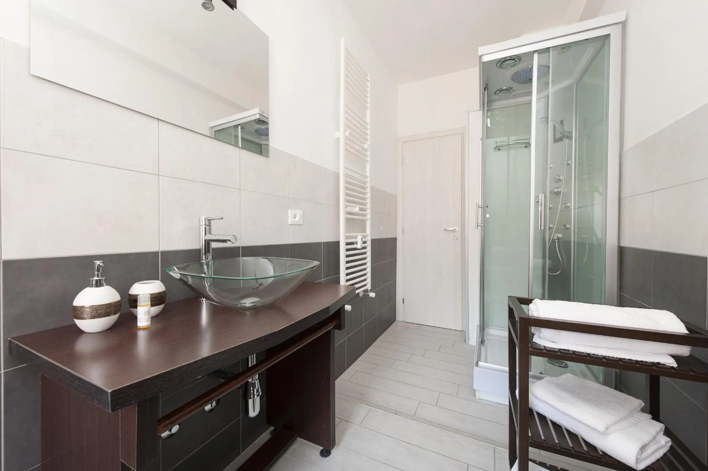 Shower in De Guestibus