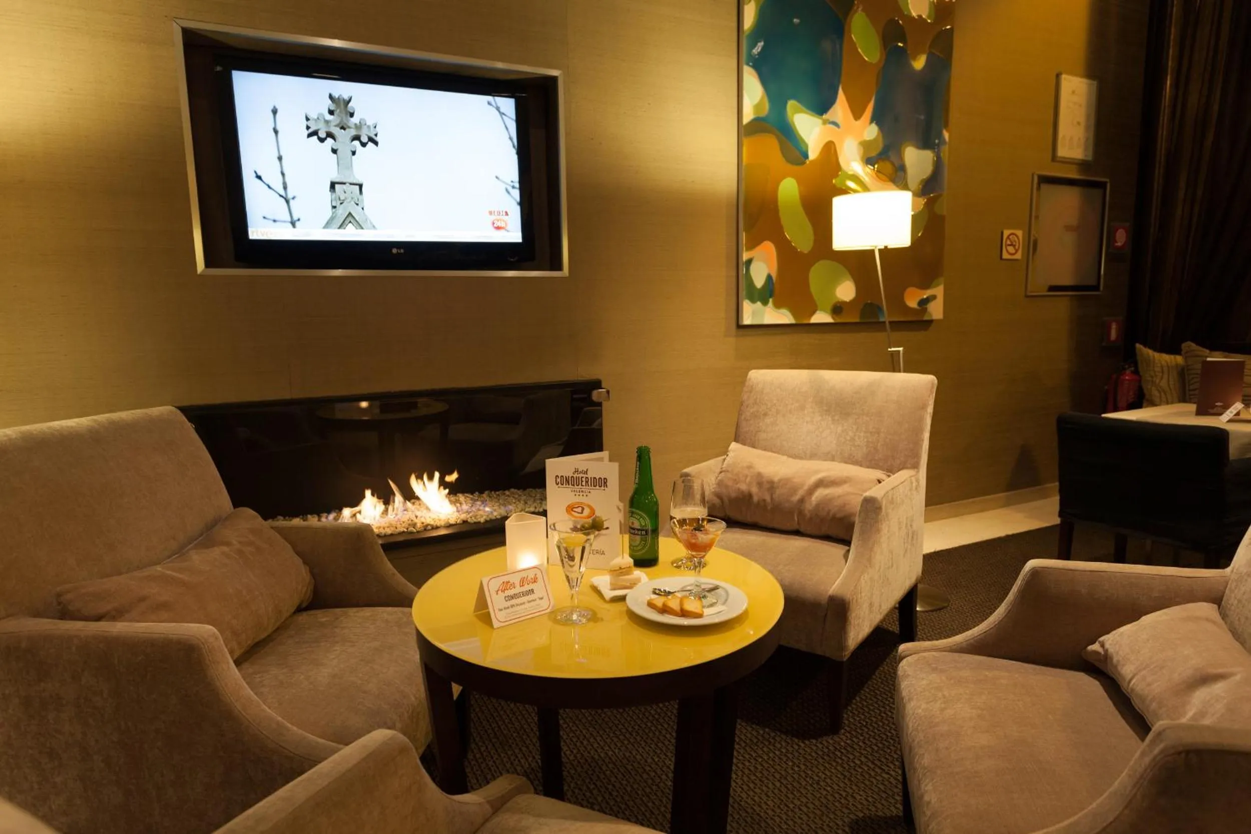 Communal lounge/ TV room in Hotel Conqueridor