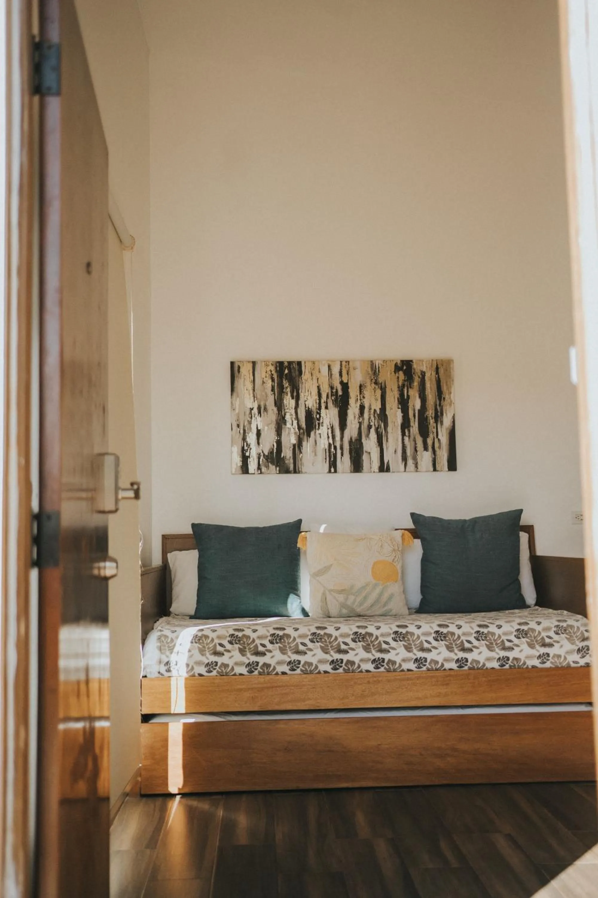 Seating area, Bed in Oasis 444