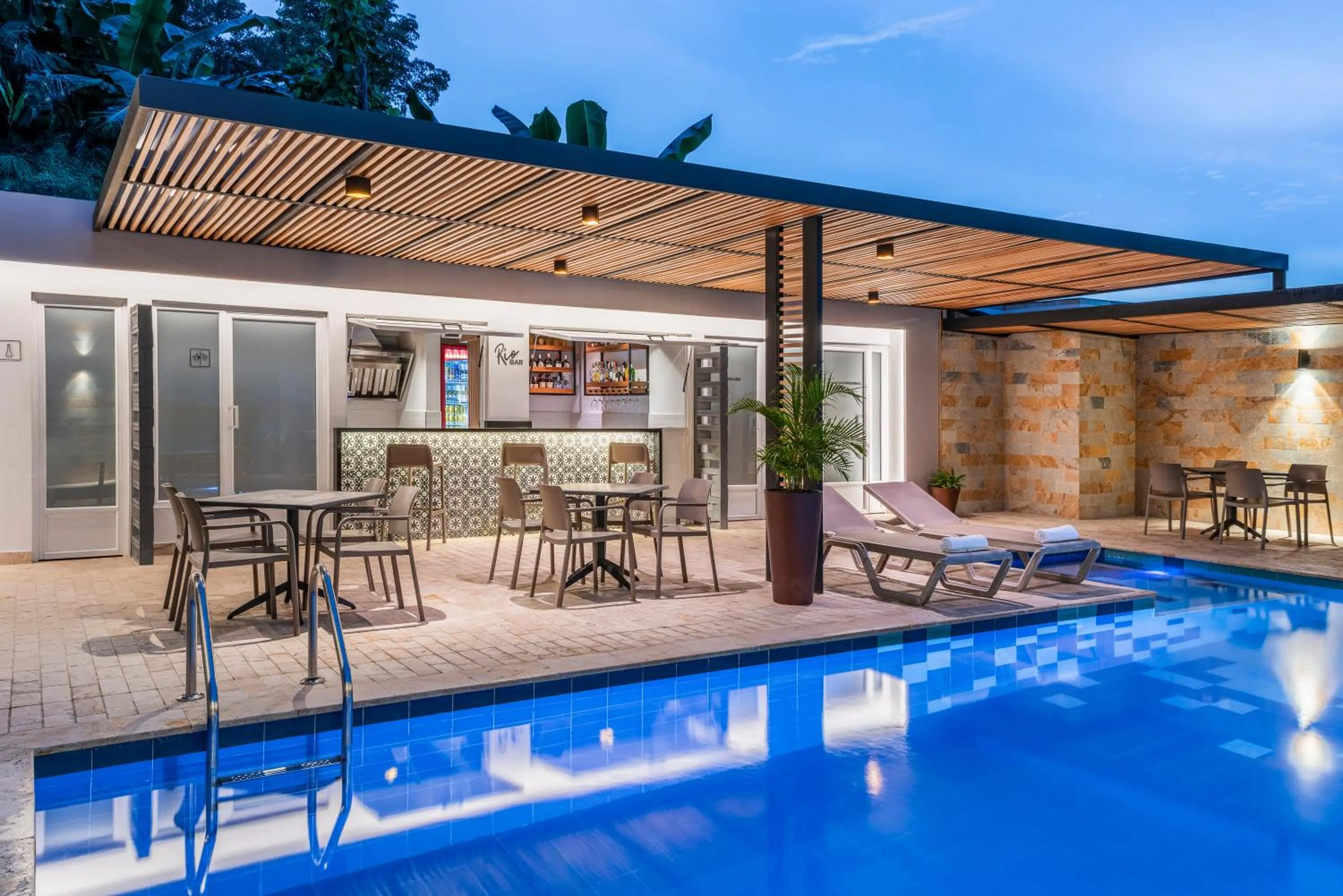 Restaurant/places to eat in Hotel Elite