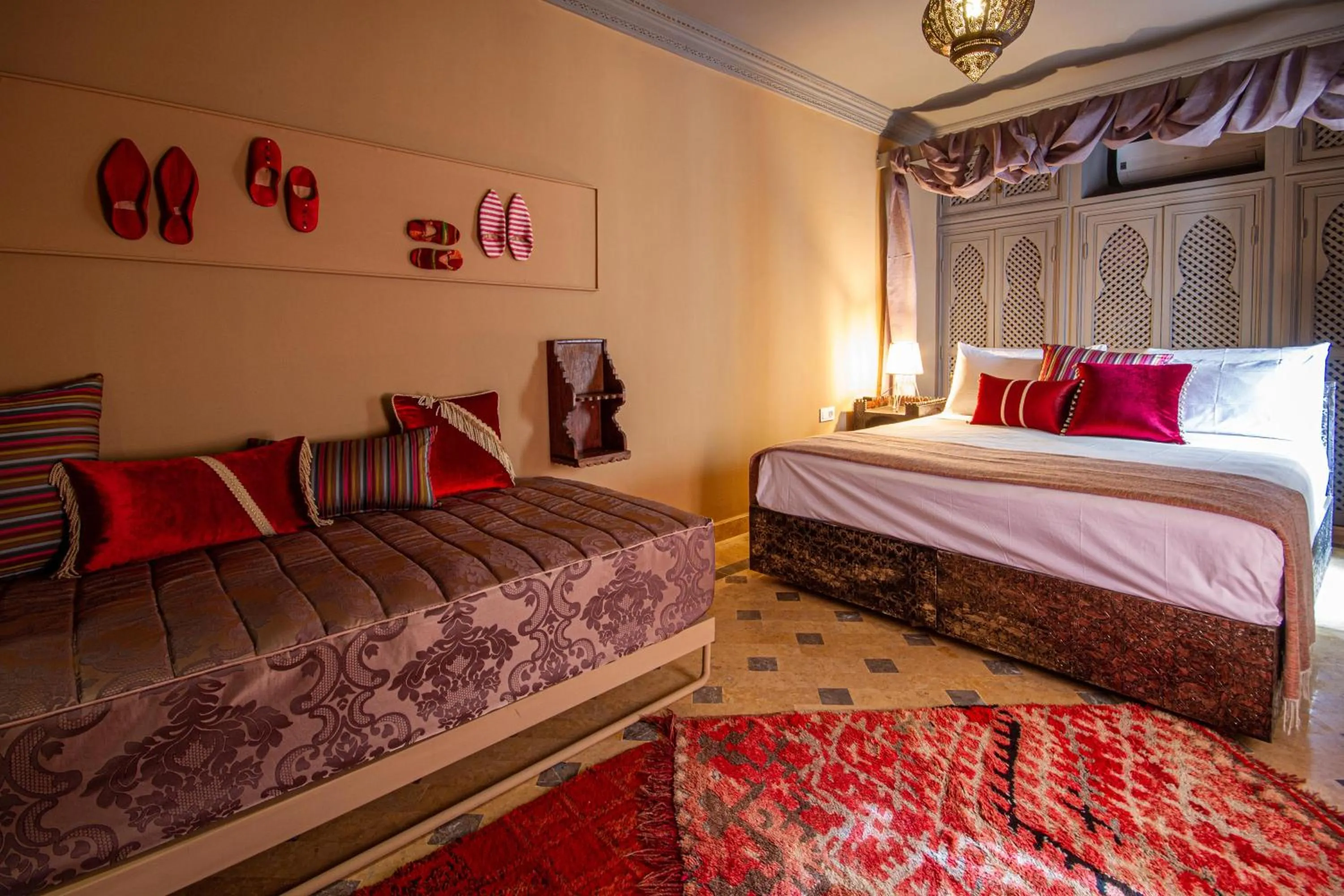 Photo of the whole room, Bed in Riad SofYan & Spa