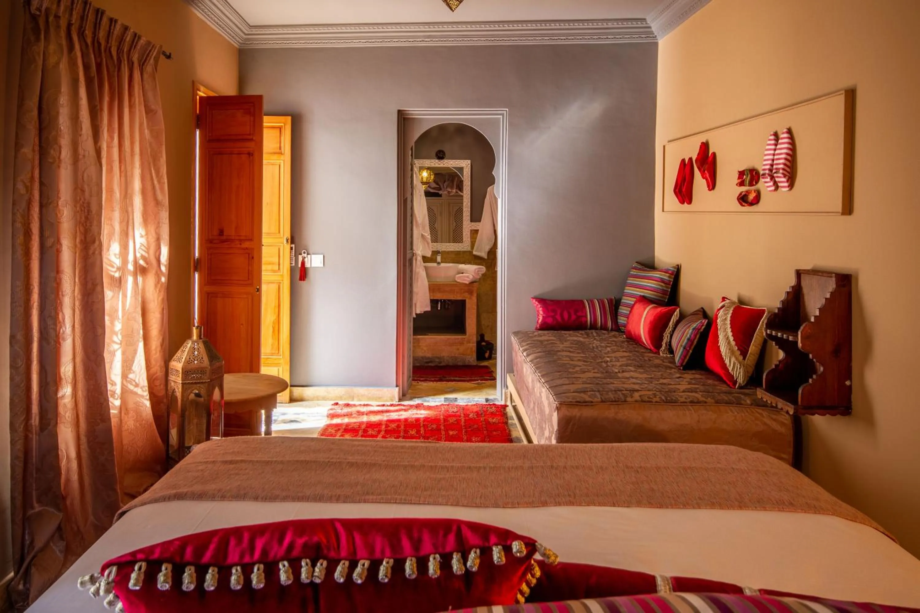 Photo of the whole room, Bed in Riad SofYan & Spa