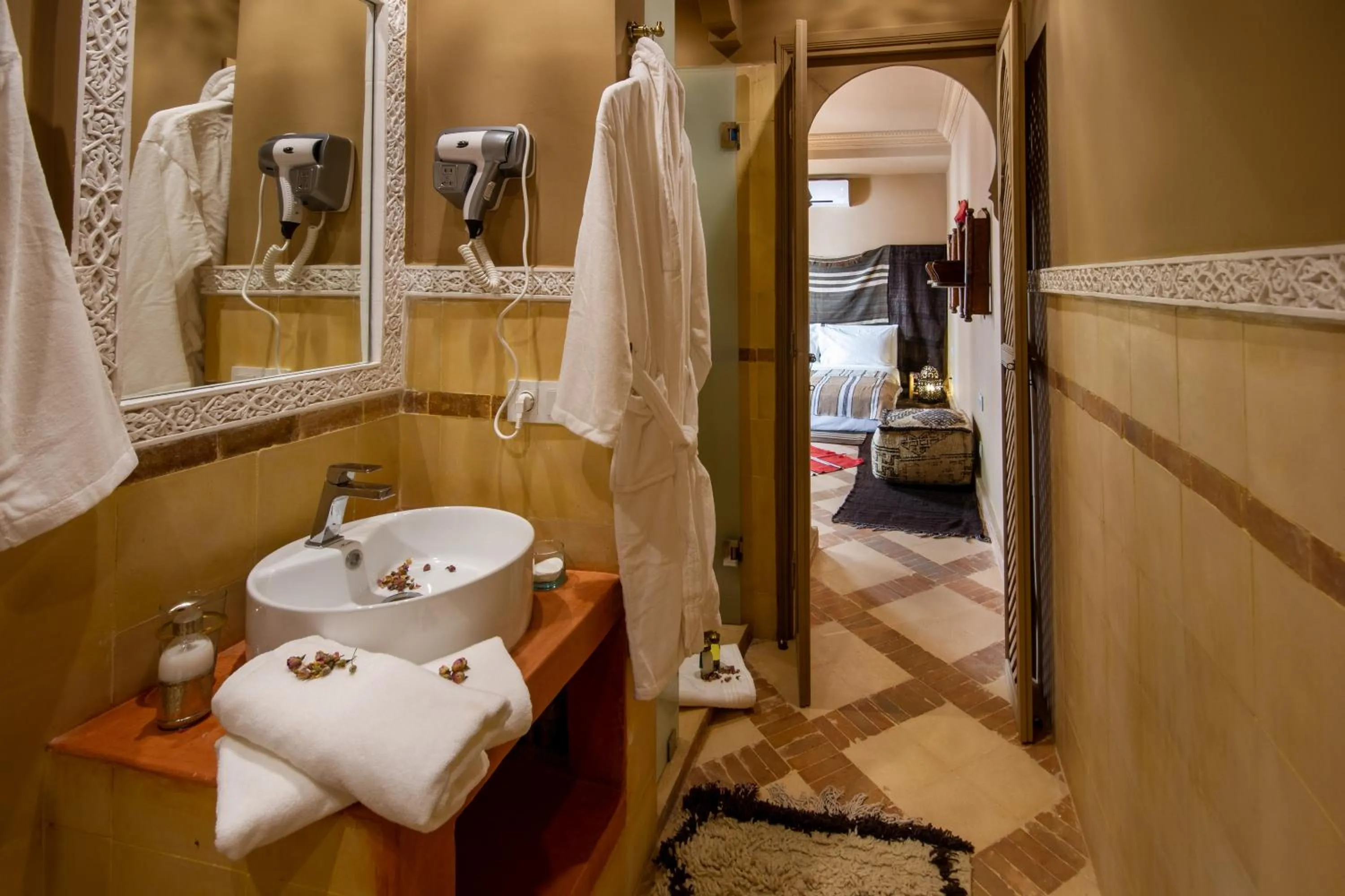 Shower in Riad SofYan & Spa