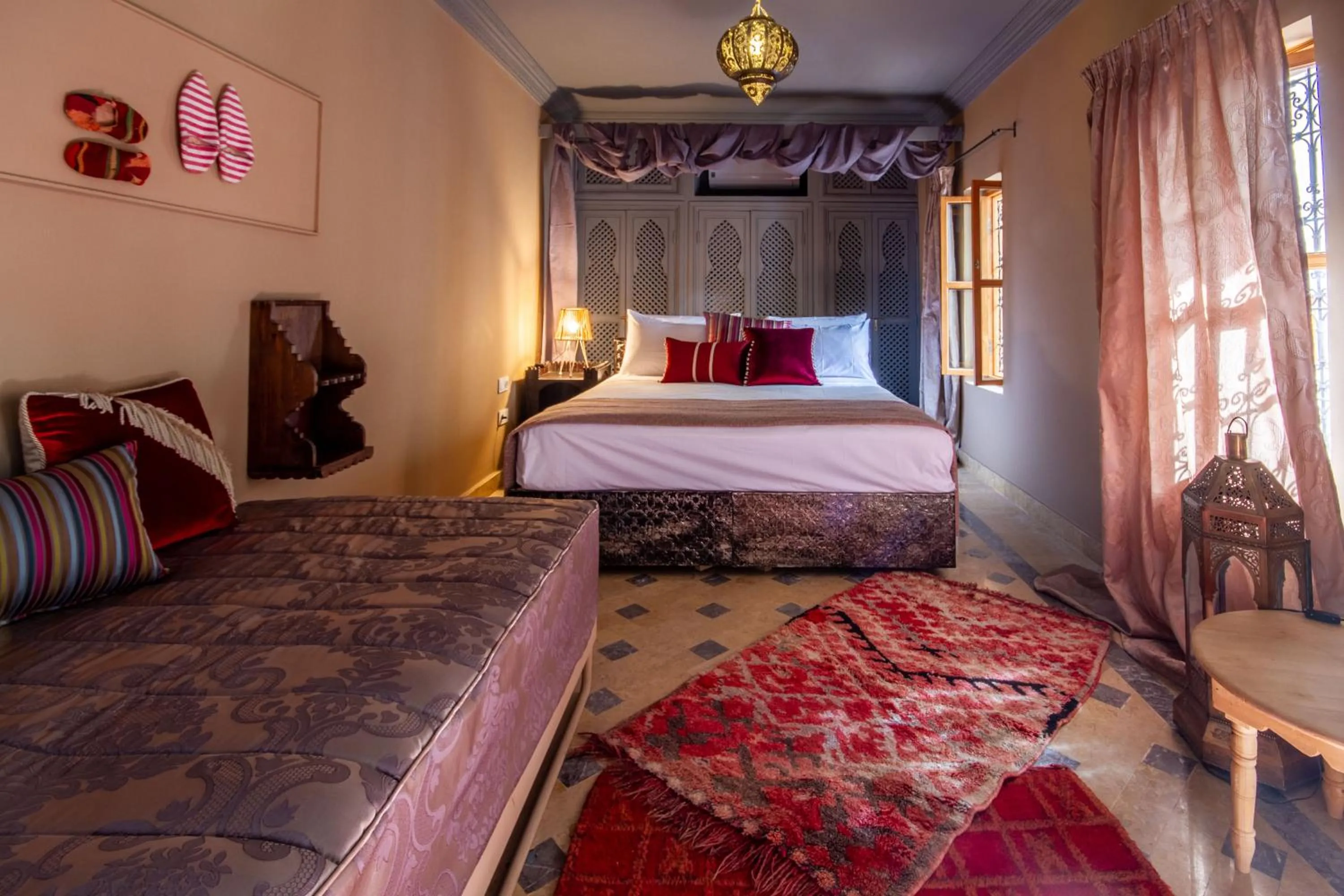Photo of the whole room, Bed in Riad SofYan & Spa