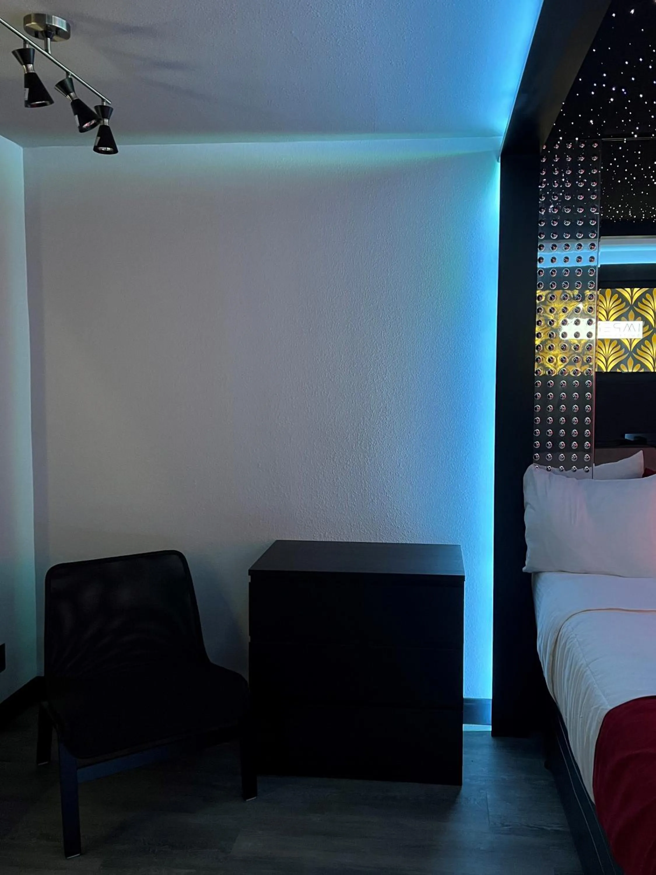 hair dresser, Bed in Imperial Suites, Adults Only