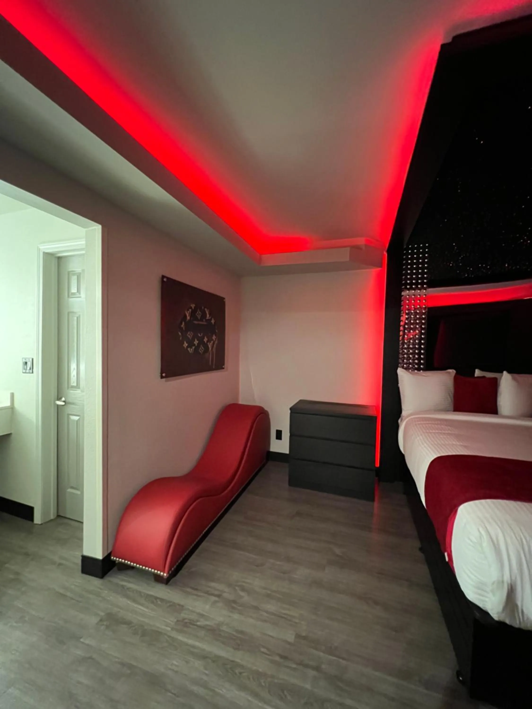 Toilet, Bed in Imperial Suites, Adults Only