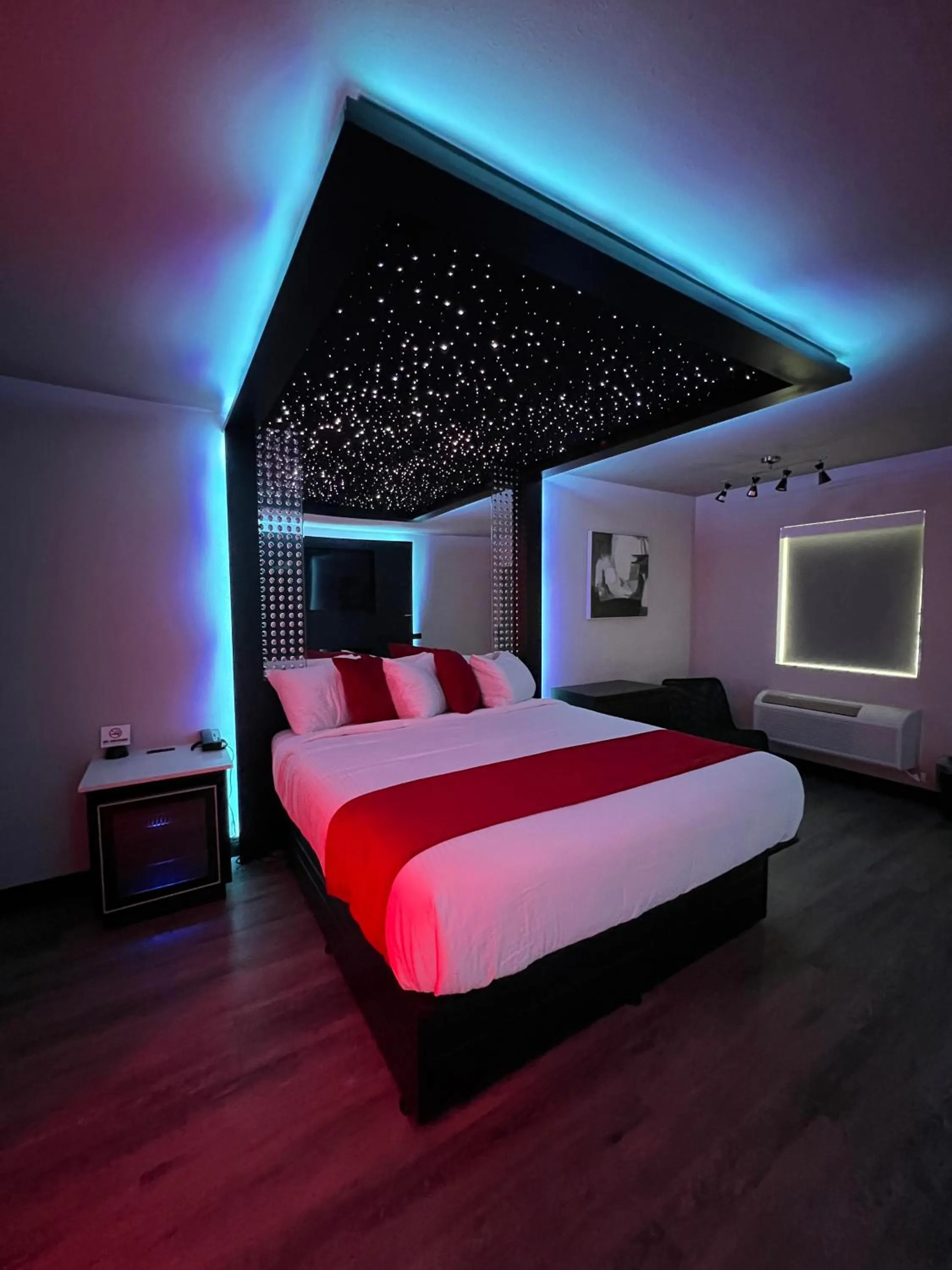 Photo of the whole room, Bed in Imperial Suites, Adults Only