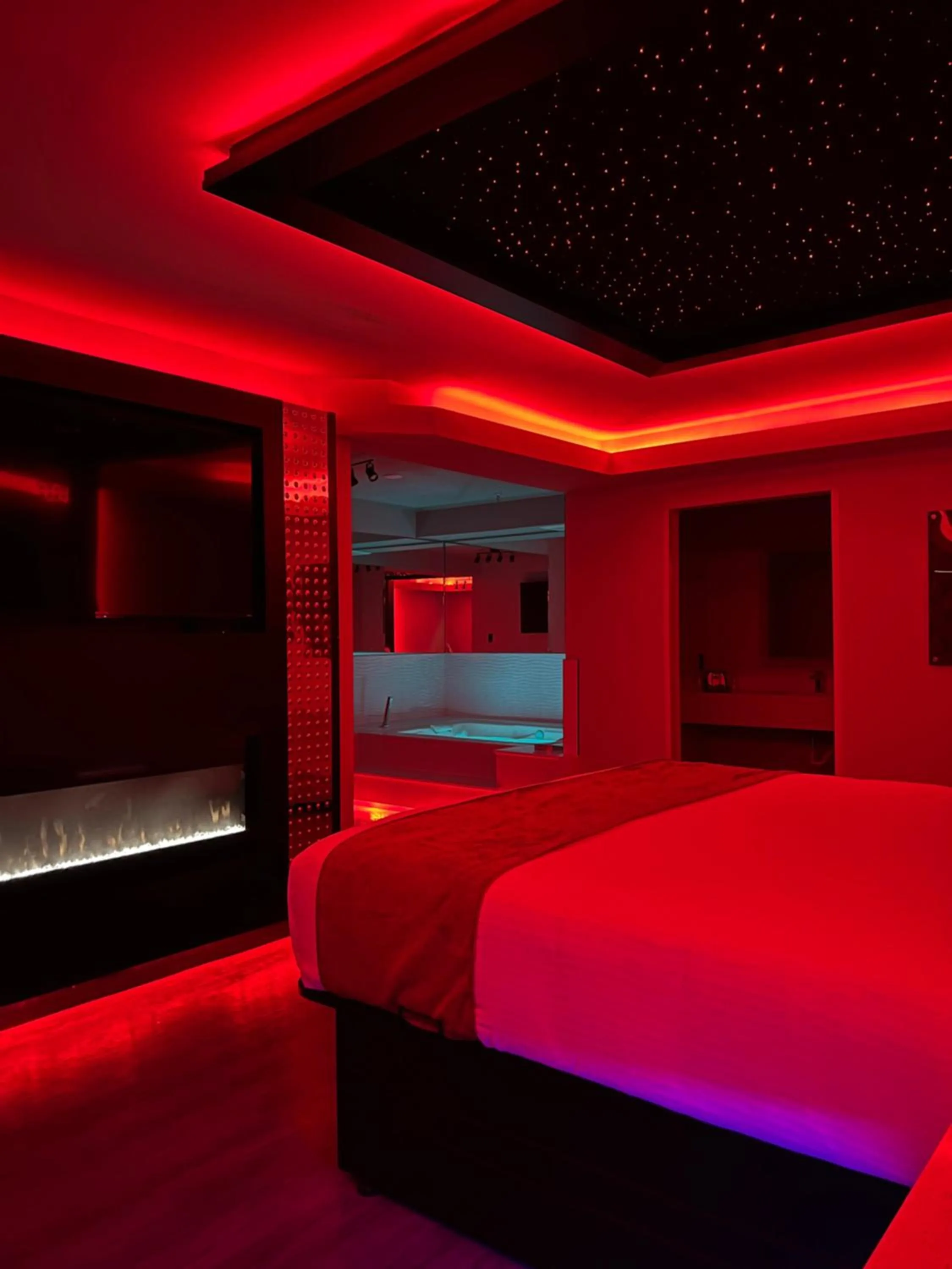 Bed in Imperial Suites, Adults Only