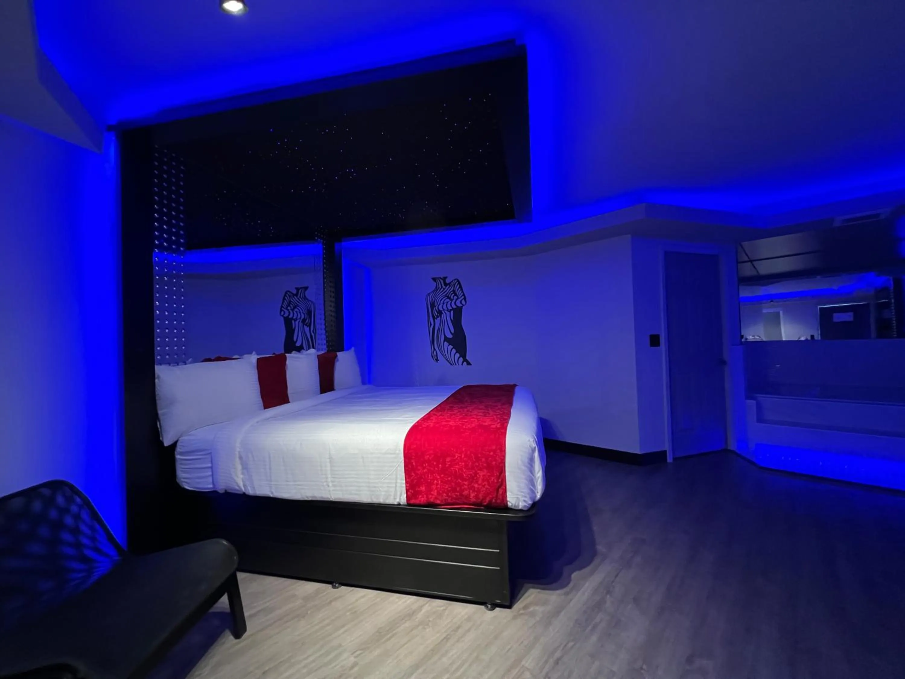 Bed in Imperial Suites, Adults Only