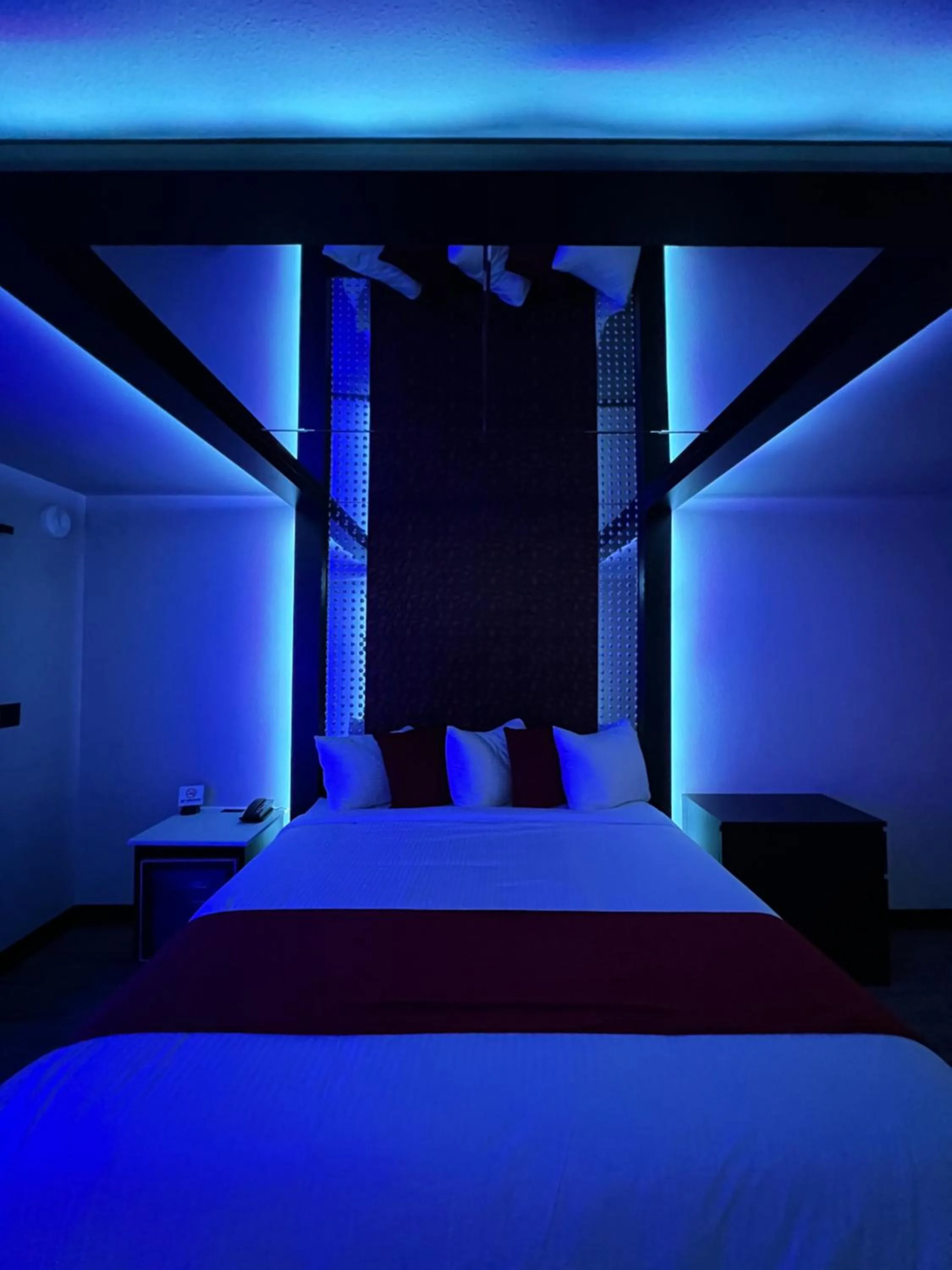 Bedroom, Bed in Imperial Suites, Adults Only