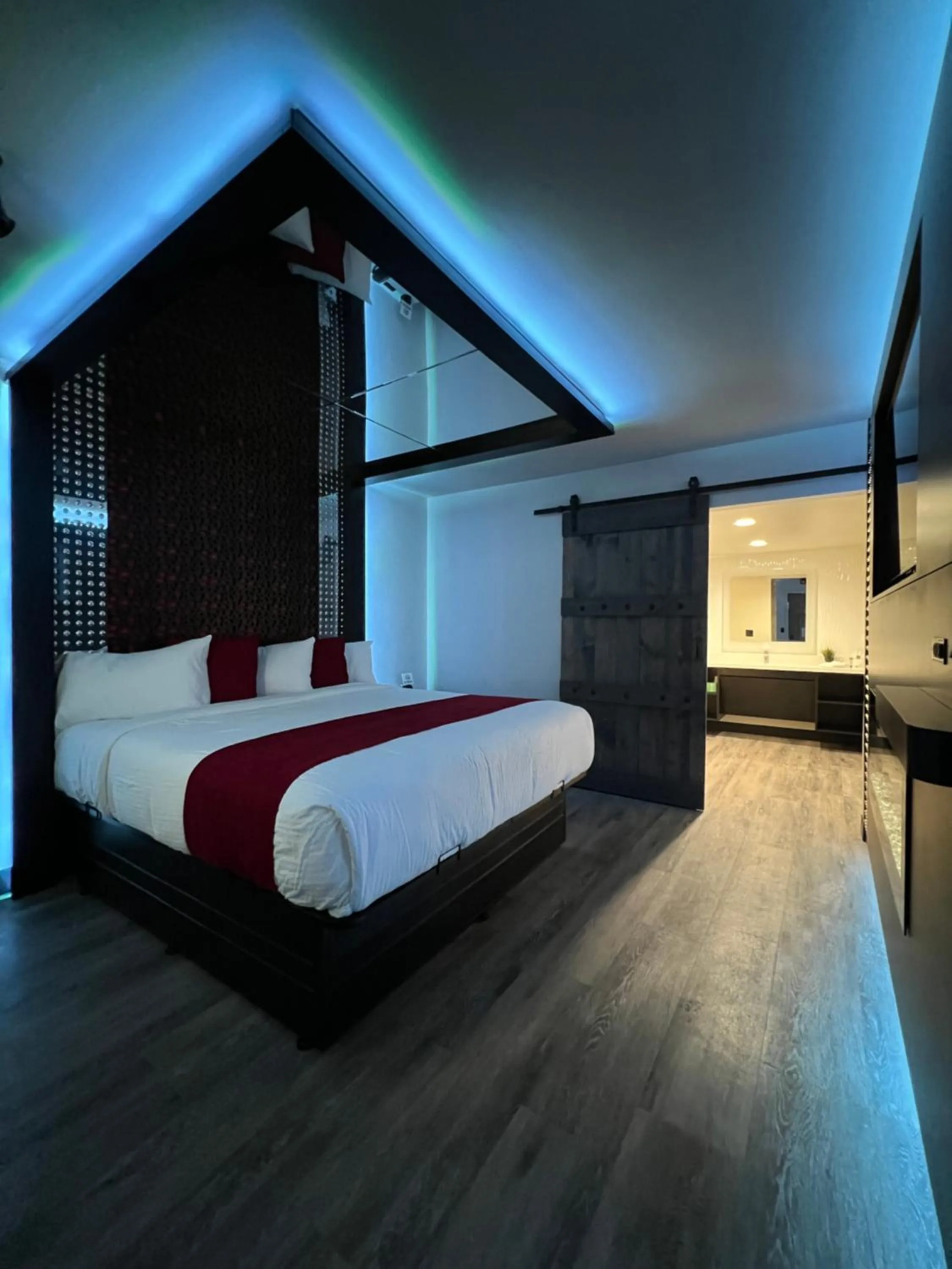 Bed in Imperial Suites, Adults Only