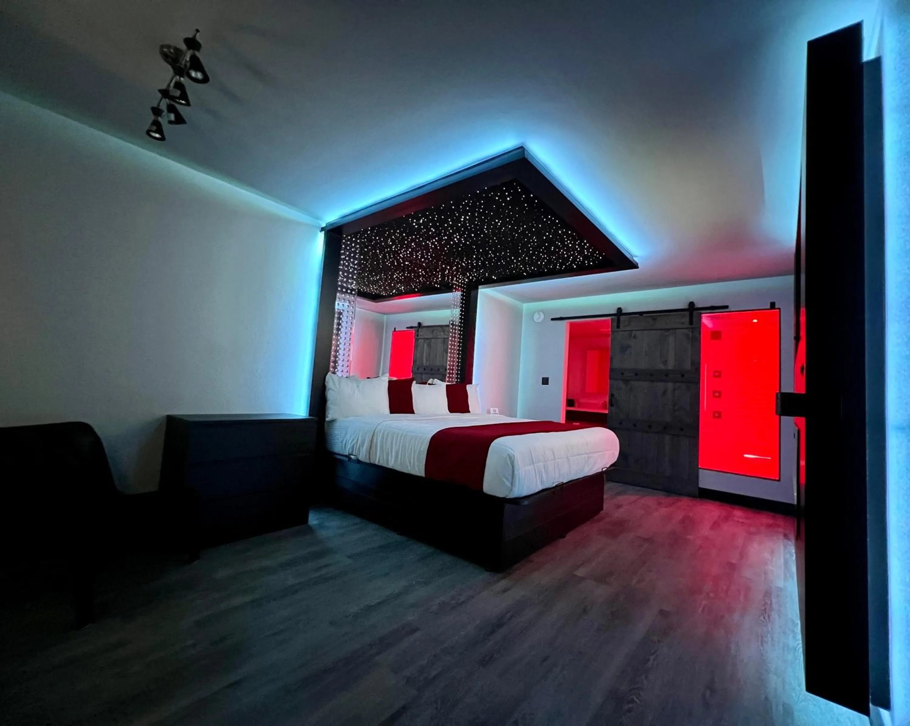 Bed in Imperial Suites, Adults Only