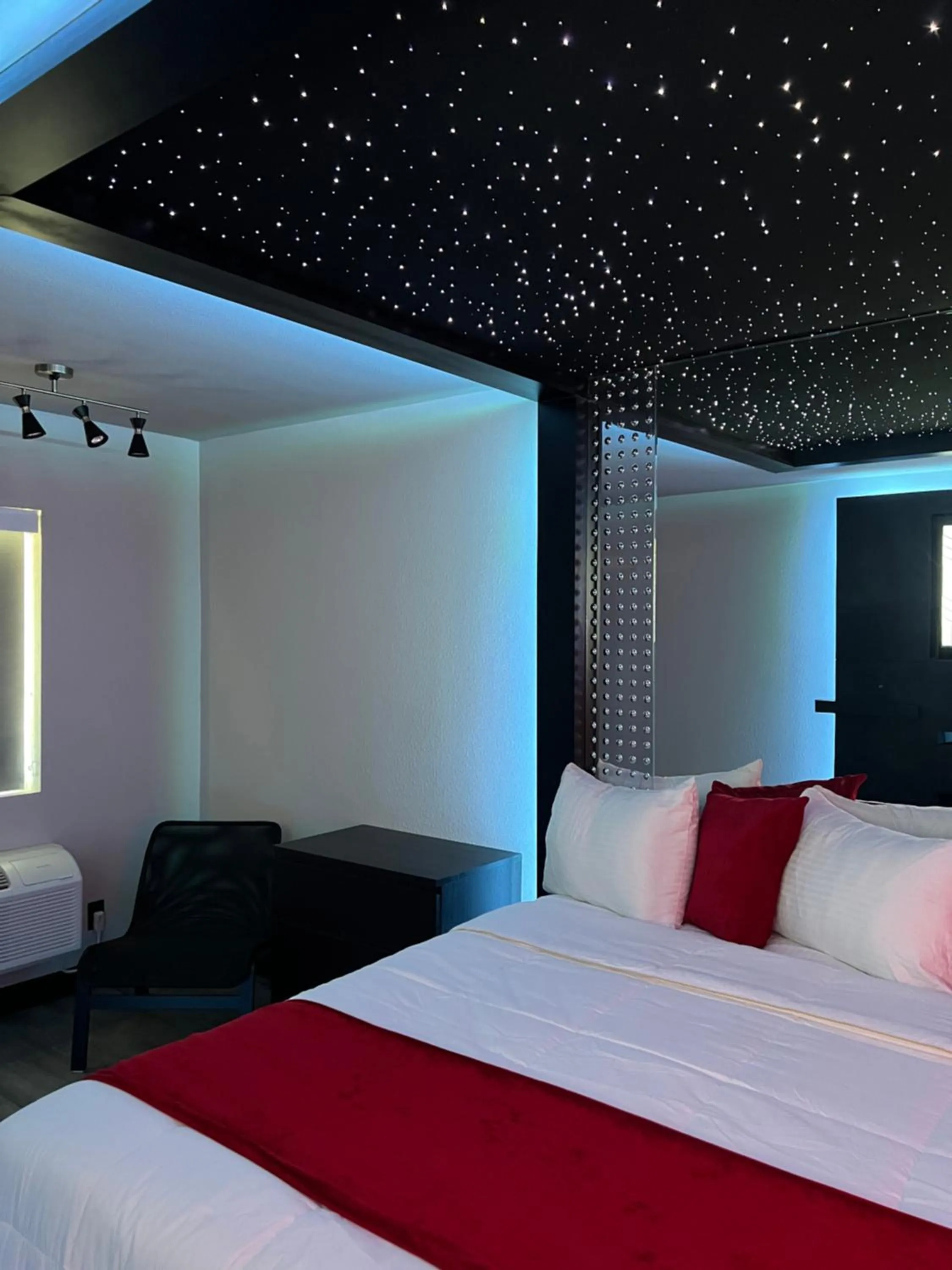 Bed in Imperial Suites, Adults Only