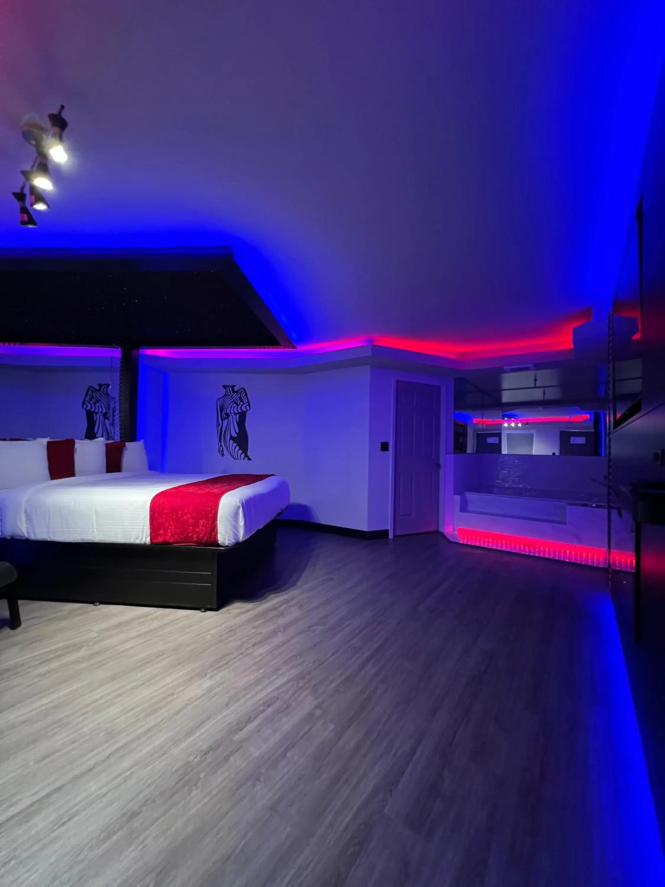 Bed in Imperial Suites, Adults Only