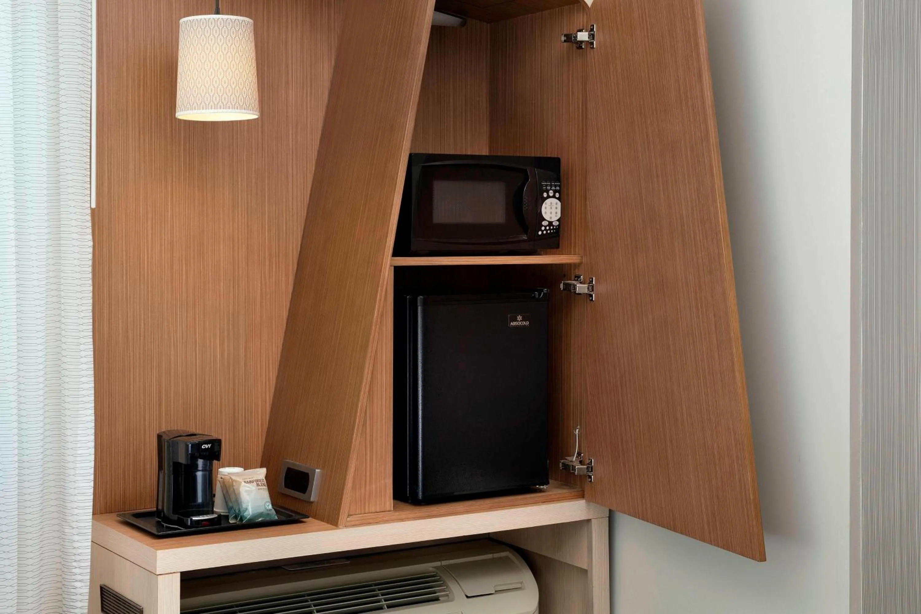 Photo of the whole room in Courtyard Houston NW/290 Corridor