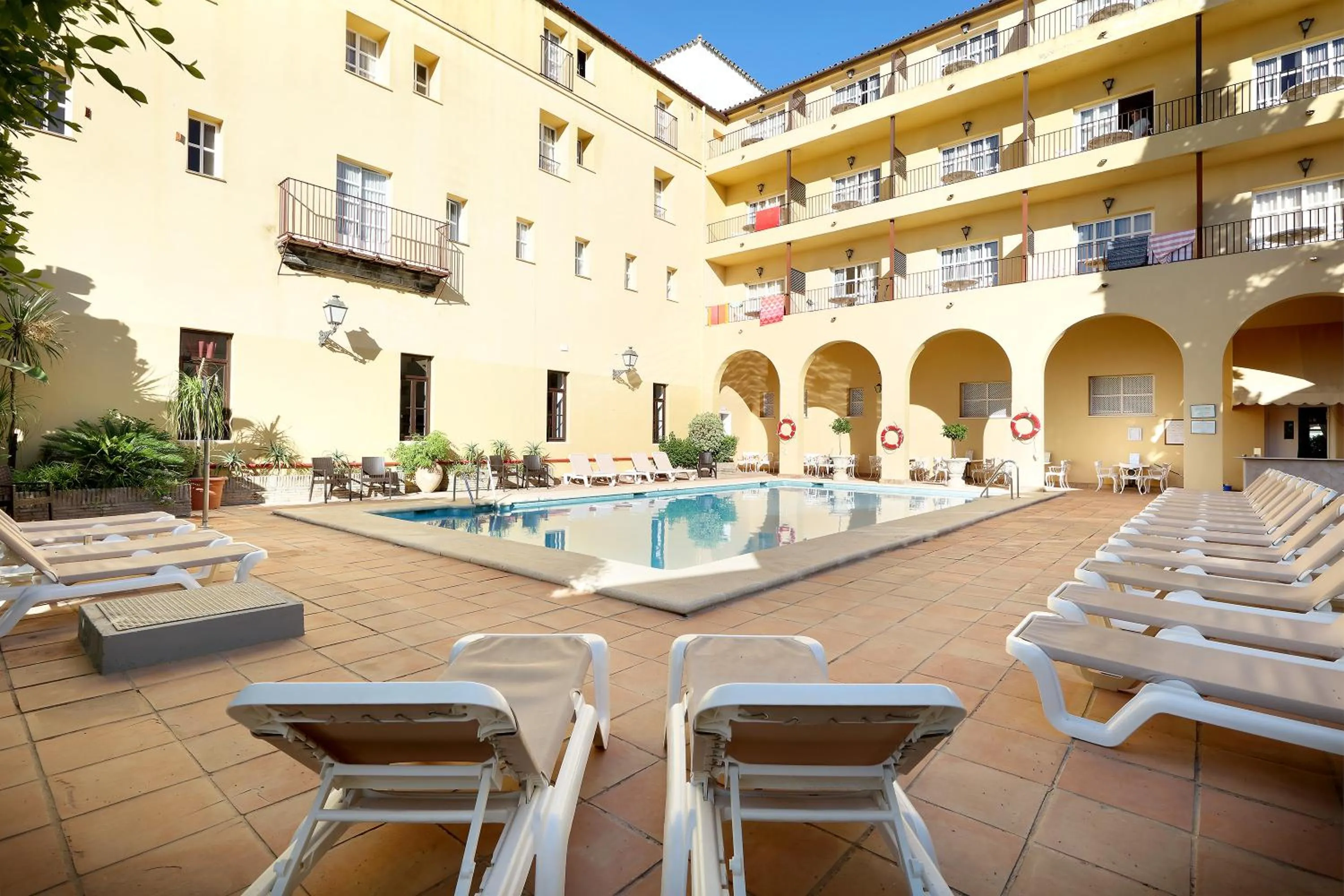 Swimming pool in Crisol Monasterio de San Miguel