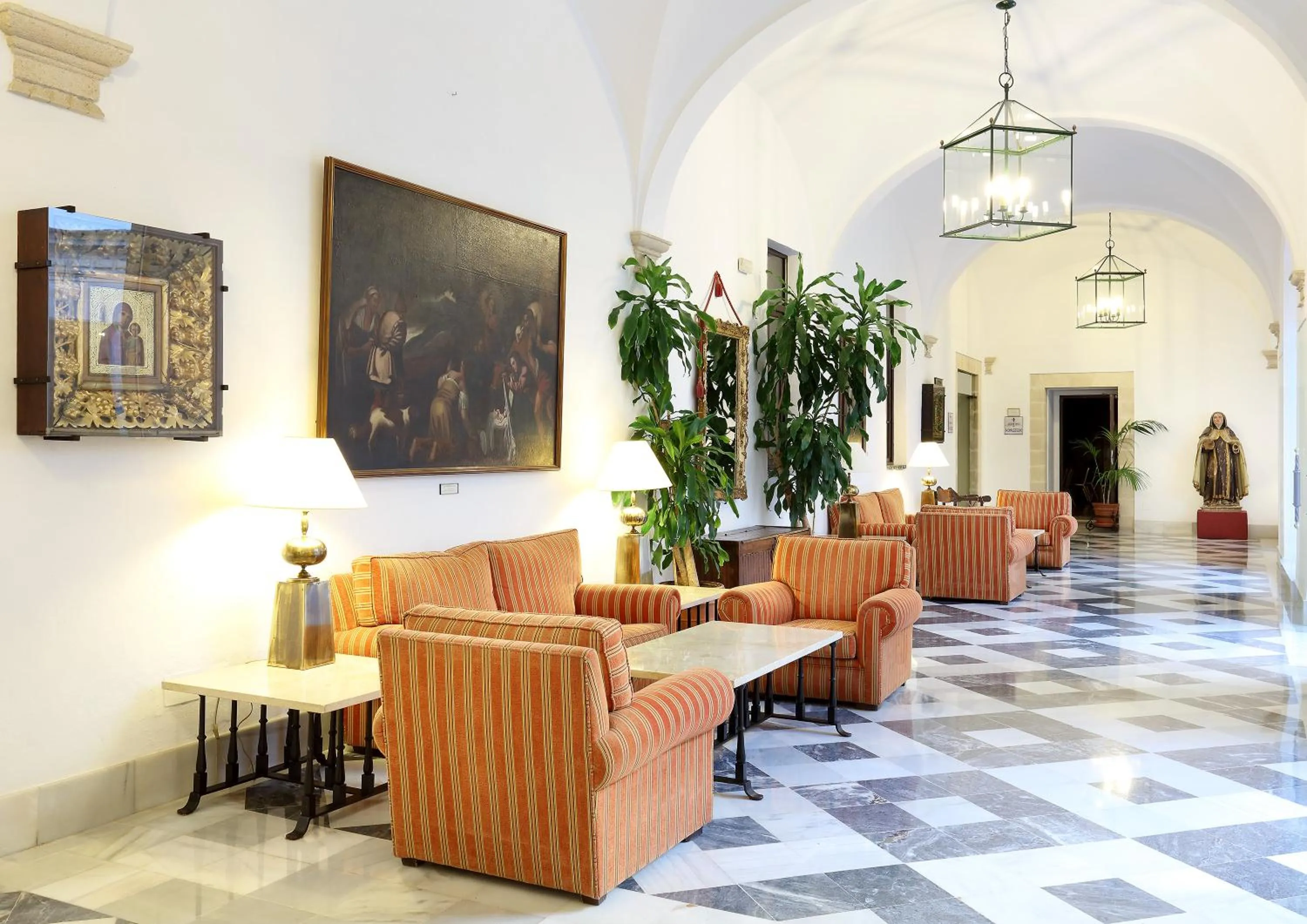 Seating area in Crisol Monasterio de San Miguel