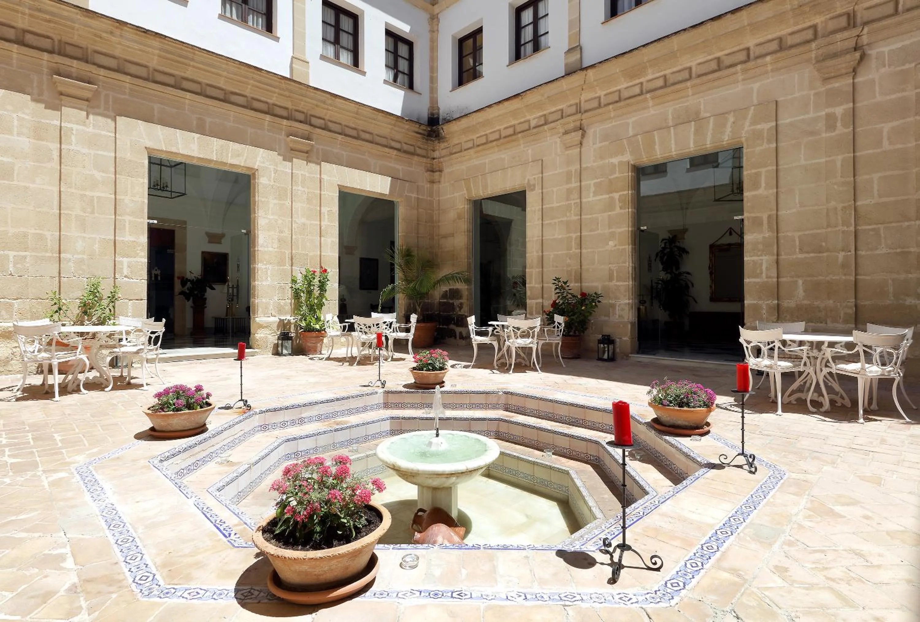 Patio in Crisol Monasterio de San Miguel