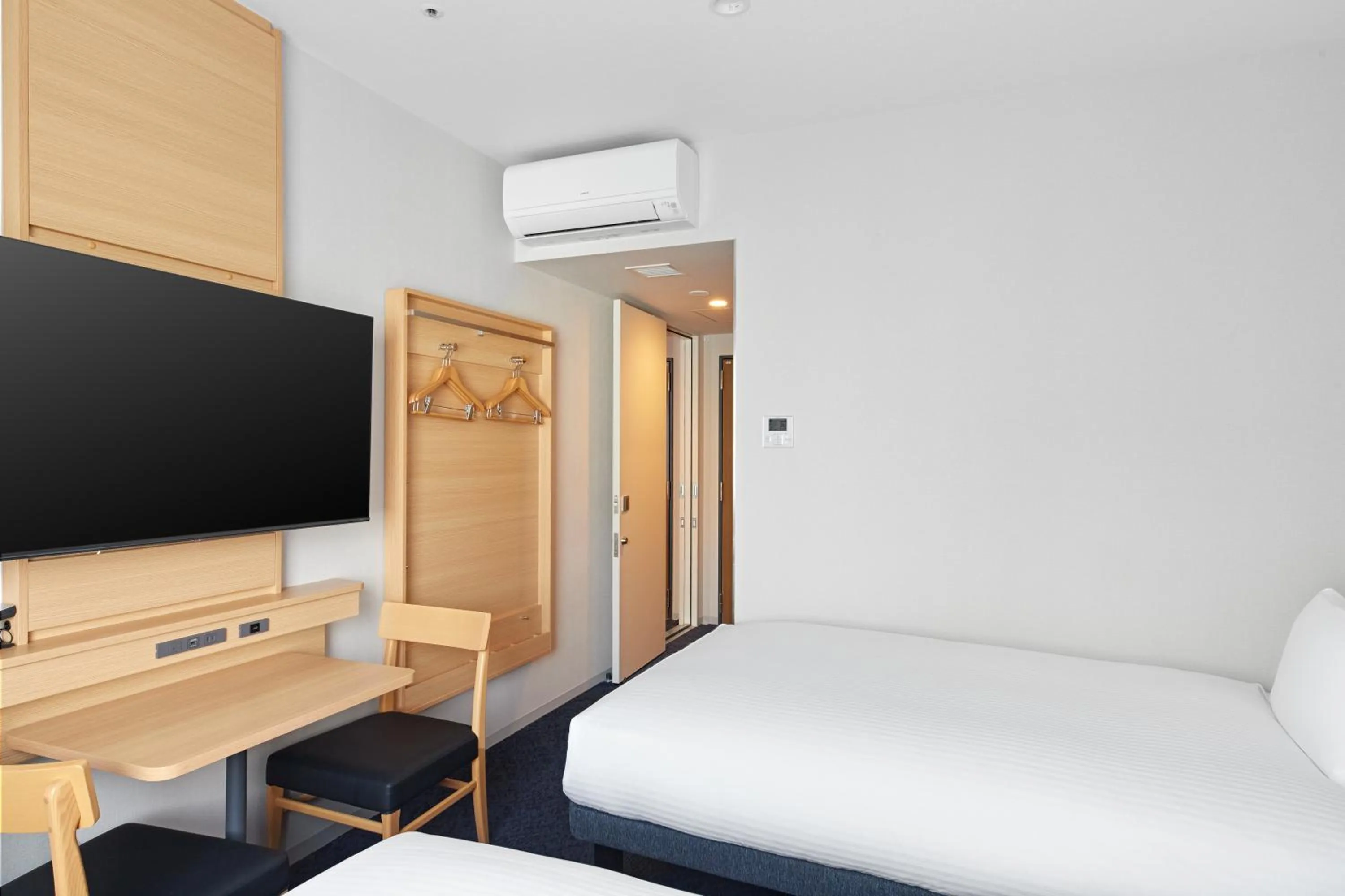 Photo of the whole room, Bed in Sotetsu Fresa Inn Yodoyabashi