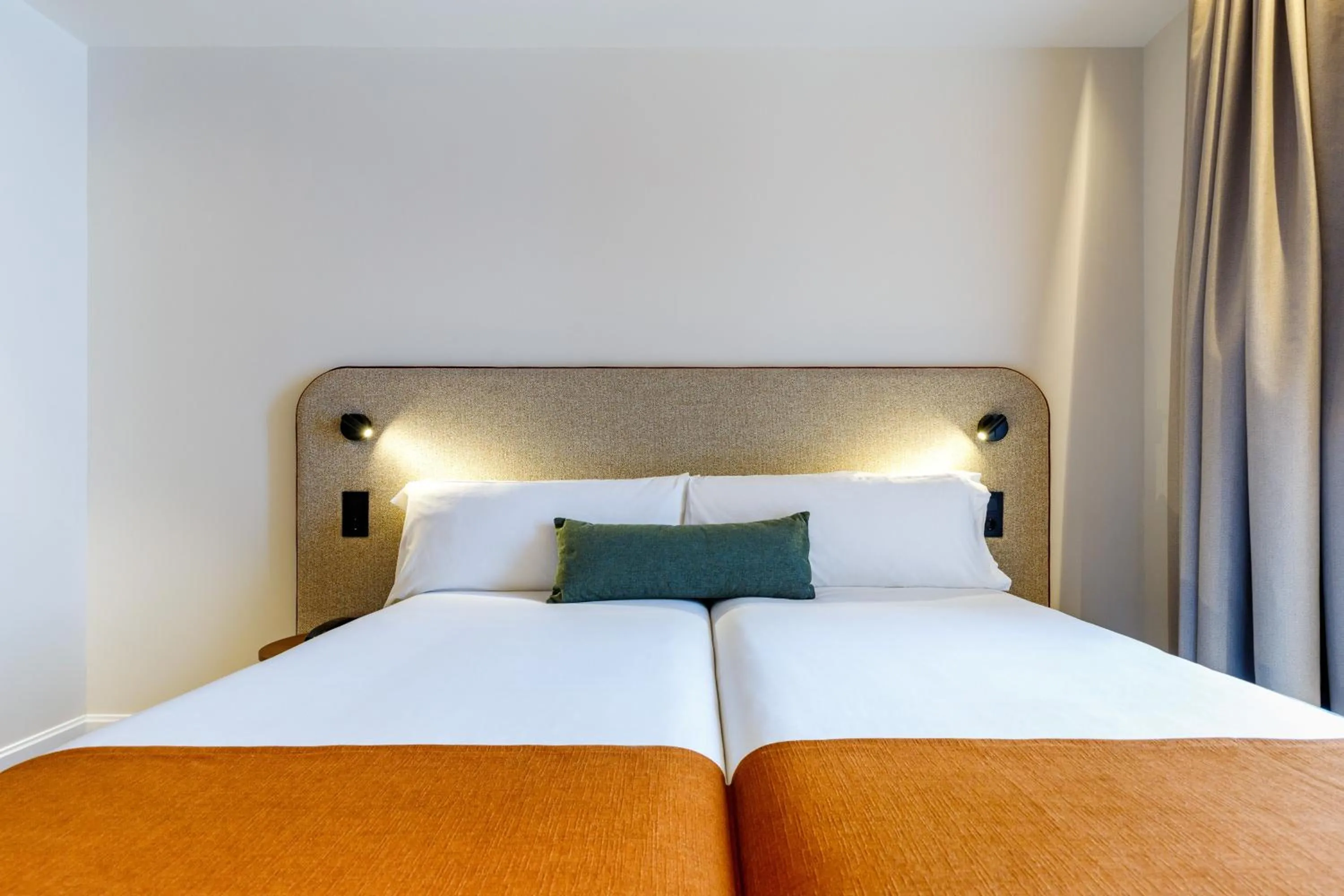 Bed in Petit Palace Puerta del Sol