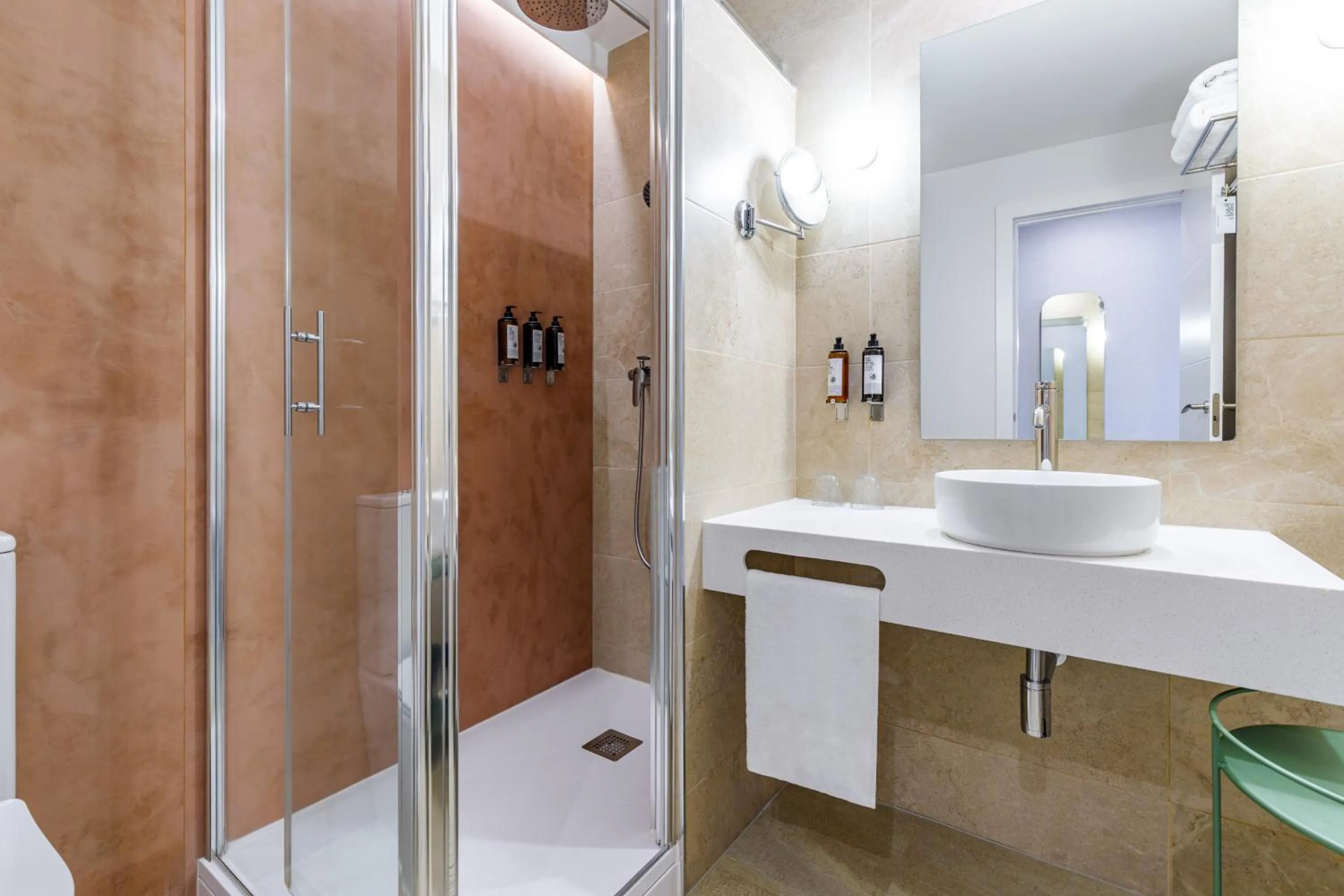 Bathroom in Petit Palace Puerta del Sol