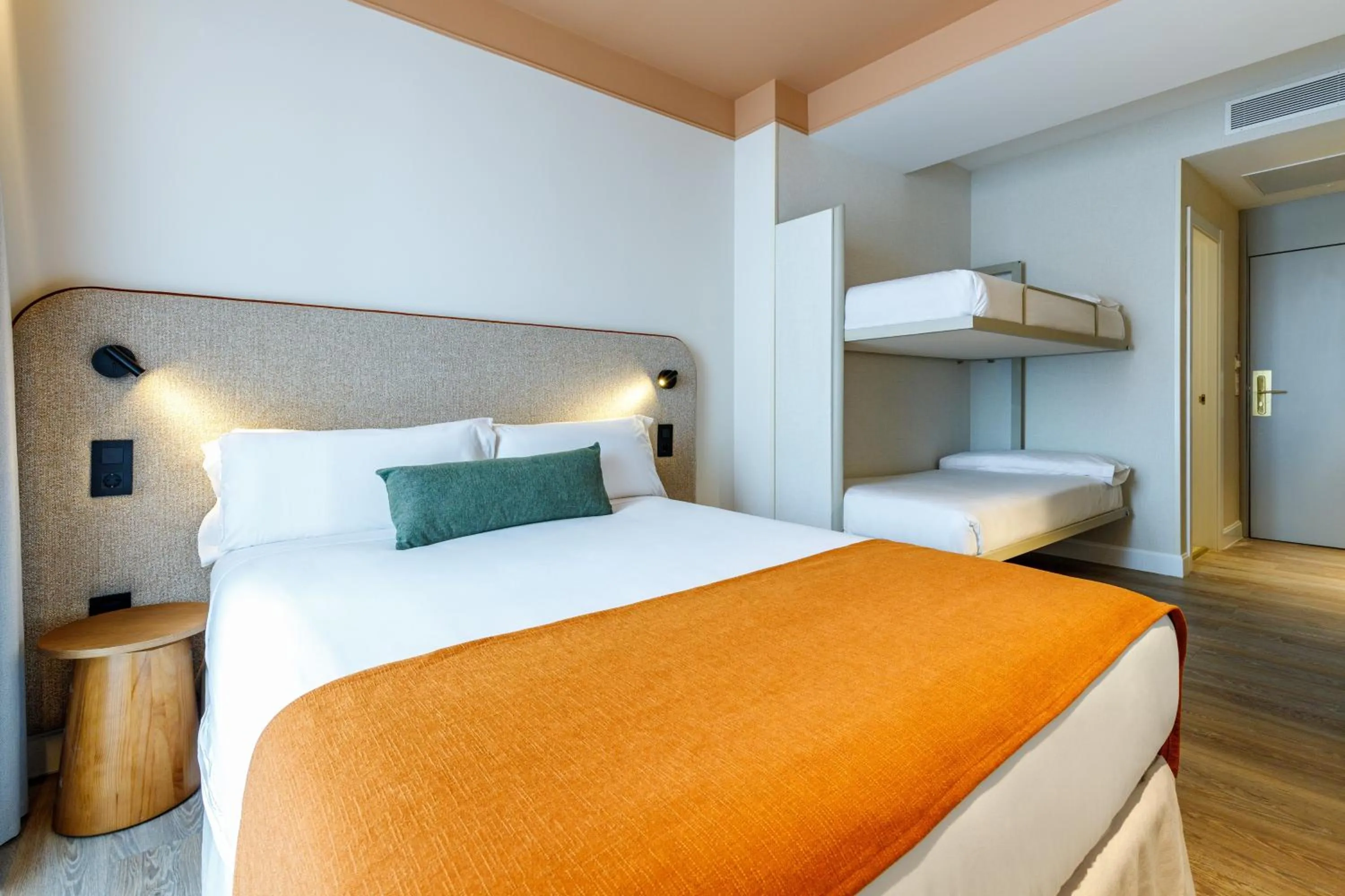 Bed in Petit Palace Puerta del Sol