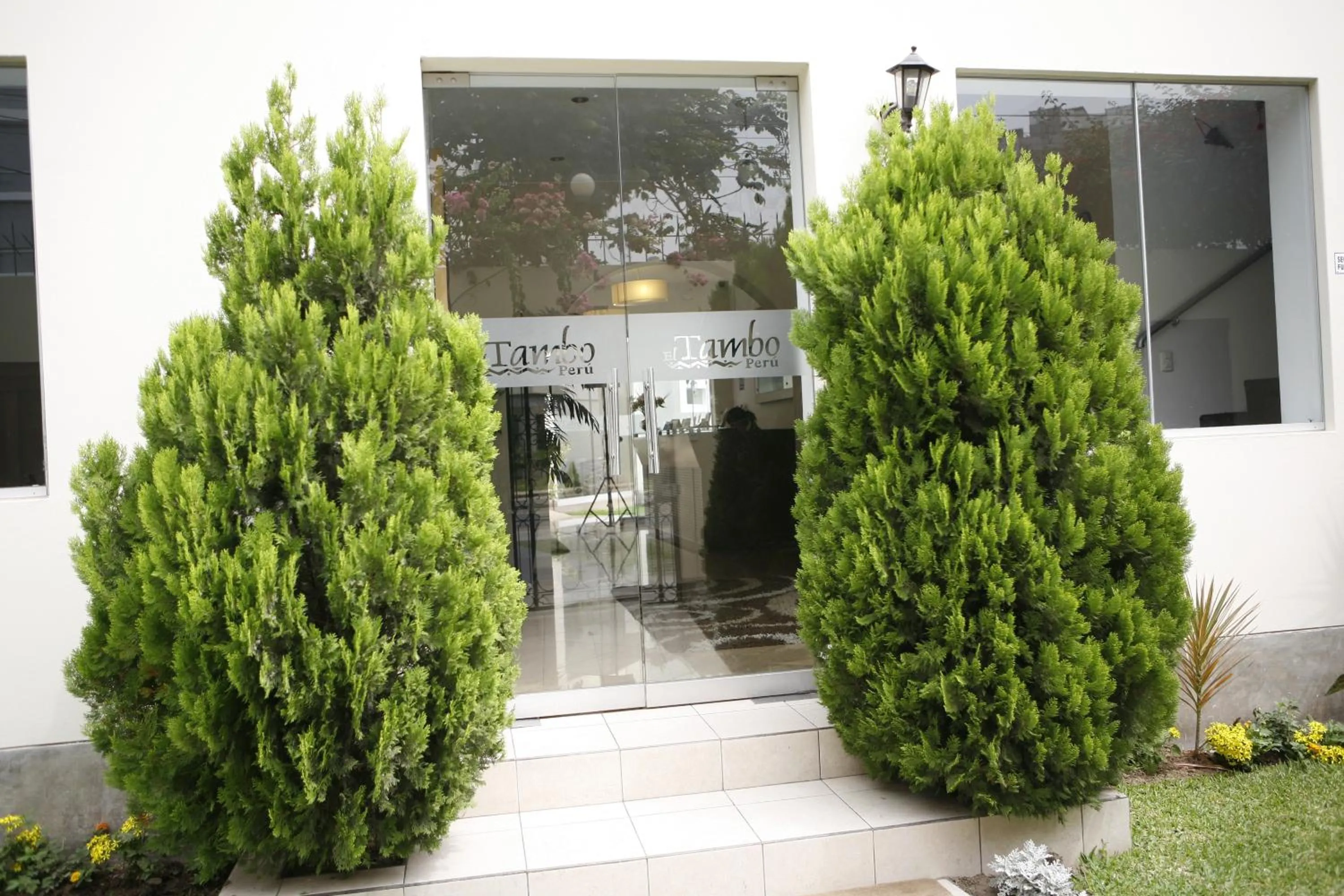 Logo/Certificate/Sign in El Tambo 1