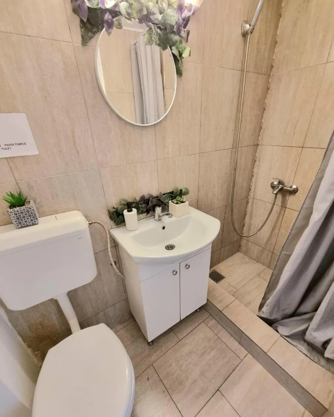Shower in Studio Central Exer III