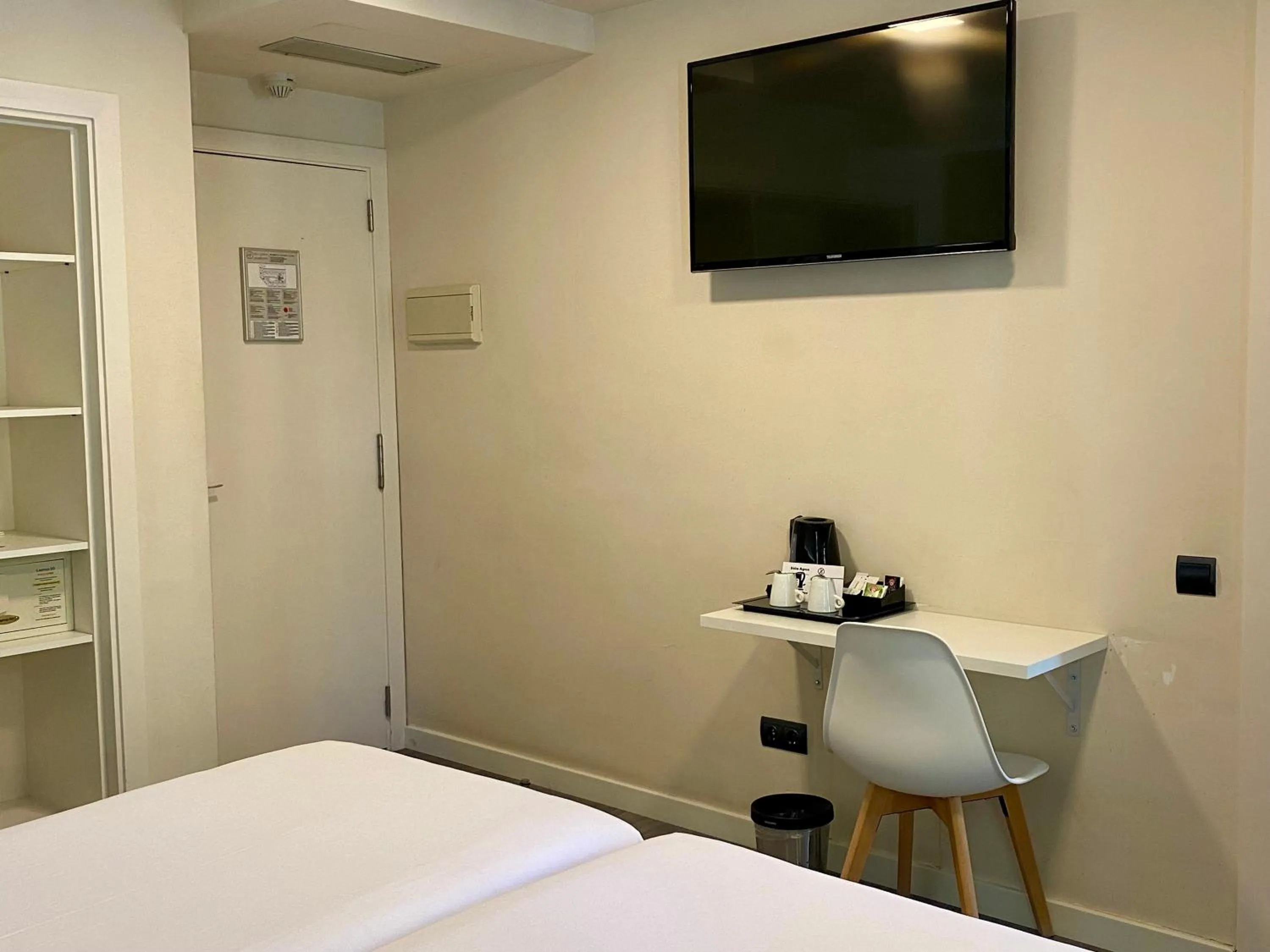 Coffee/tea facilities, Bed in BCN Urbaness Hotels Del Comte