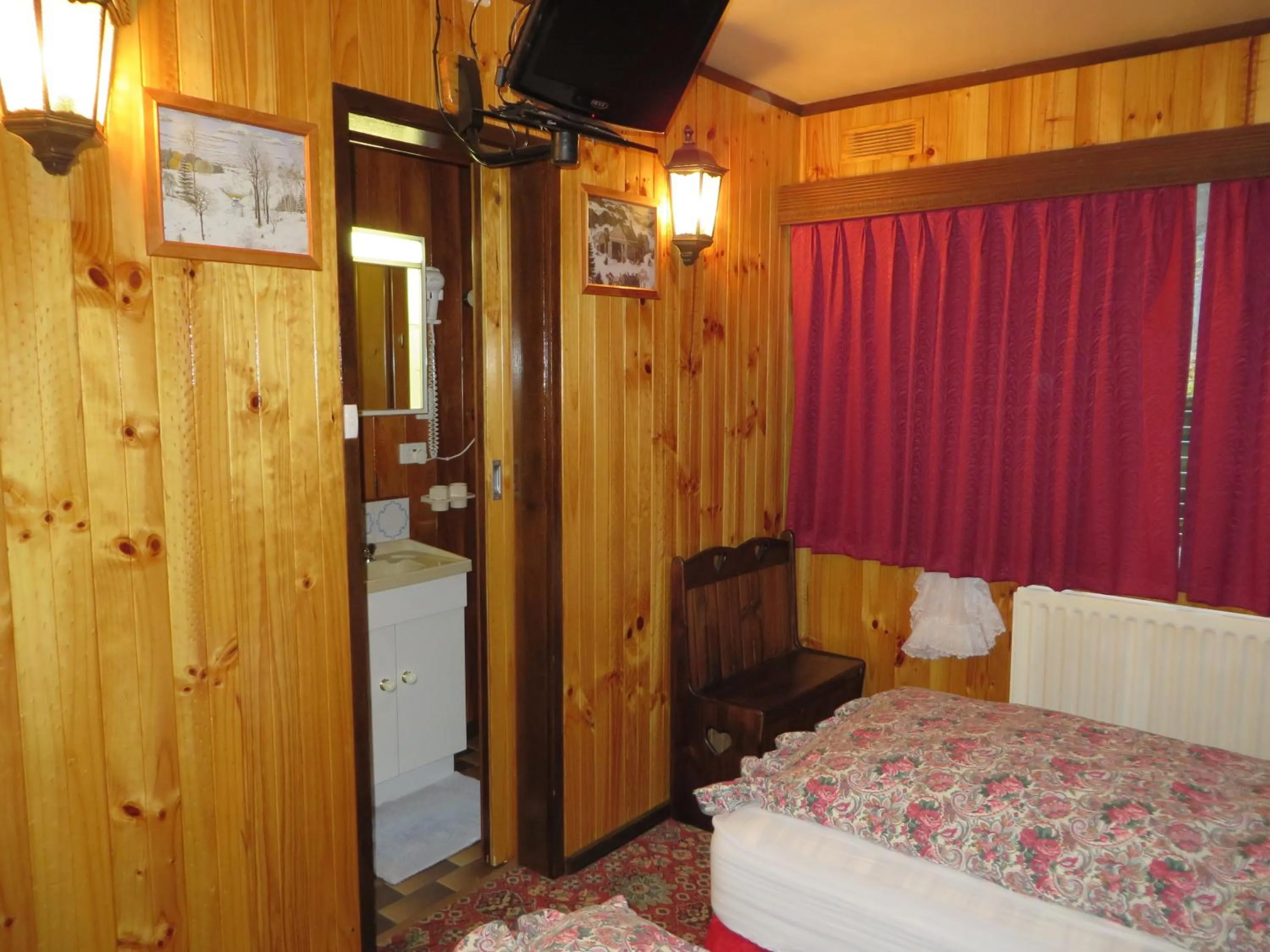 Bedroom, Bed in Karelia Alpine Lodge