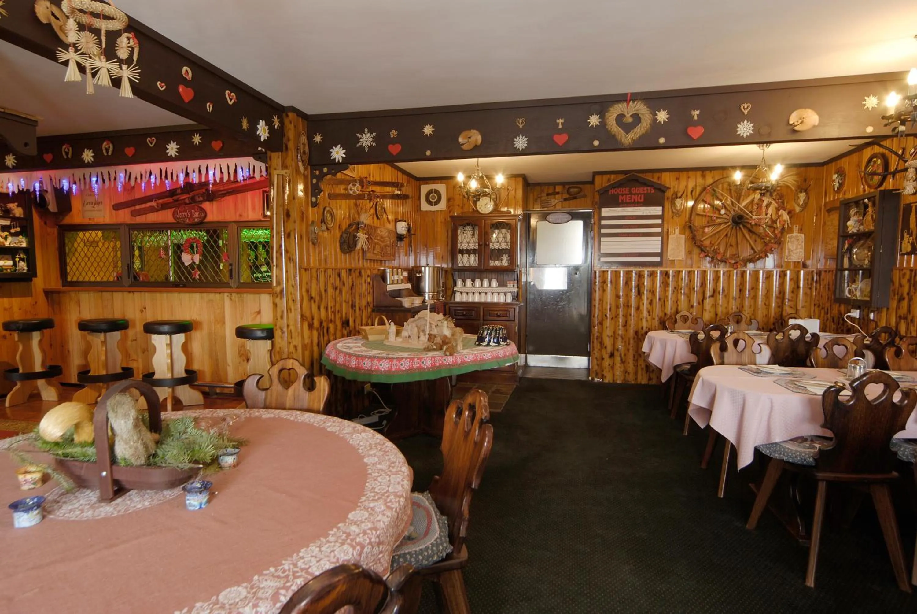 Restaurant/places to eat in Karelia Alpine Lodge