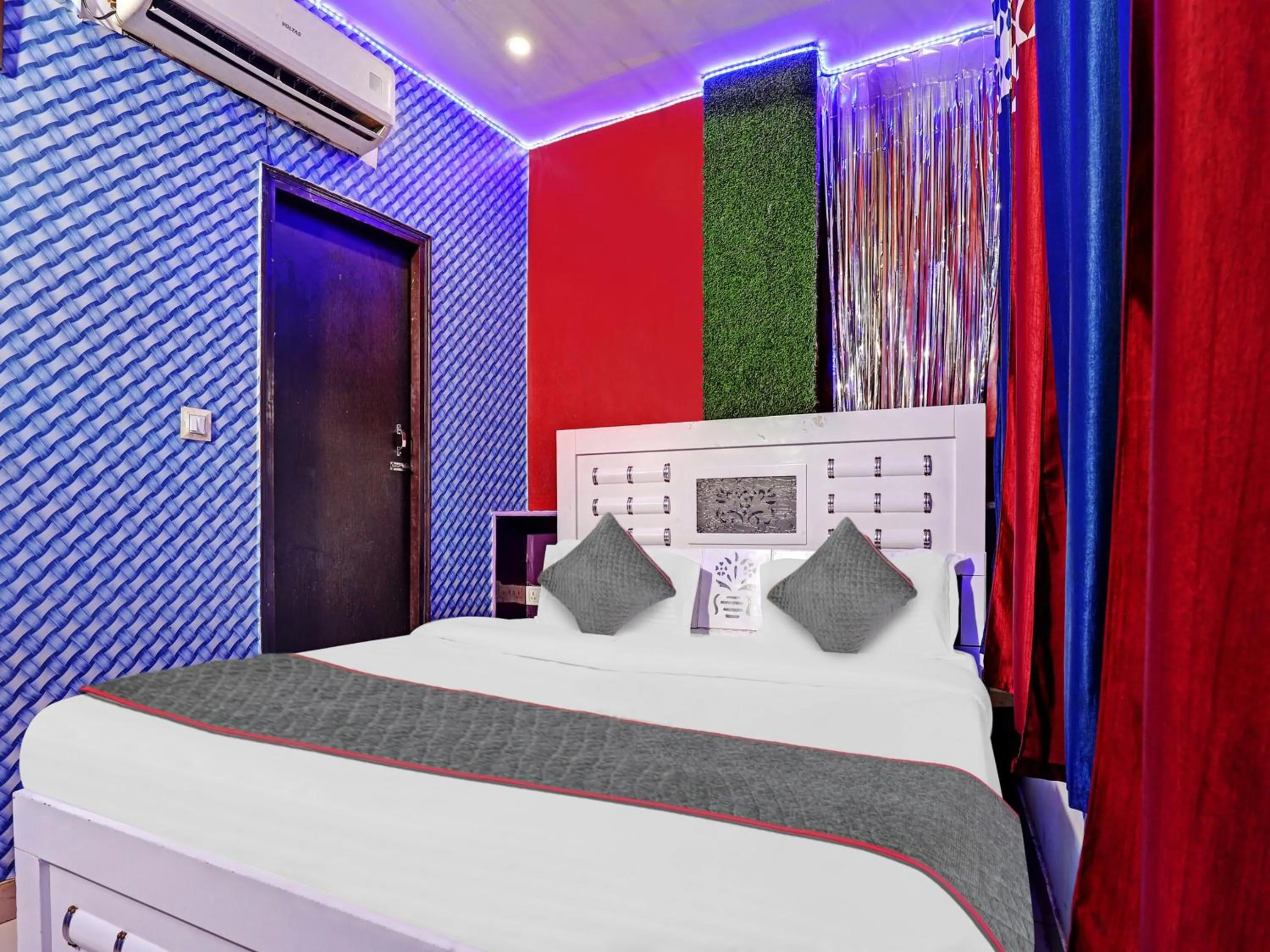 Classic Triple Room - single occupancy in Hotel O Small Town
