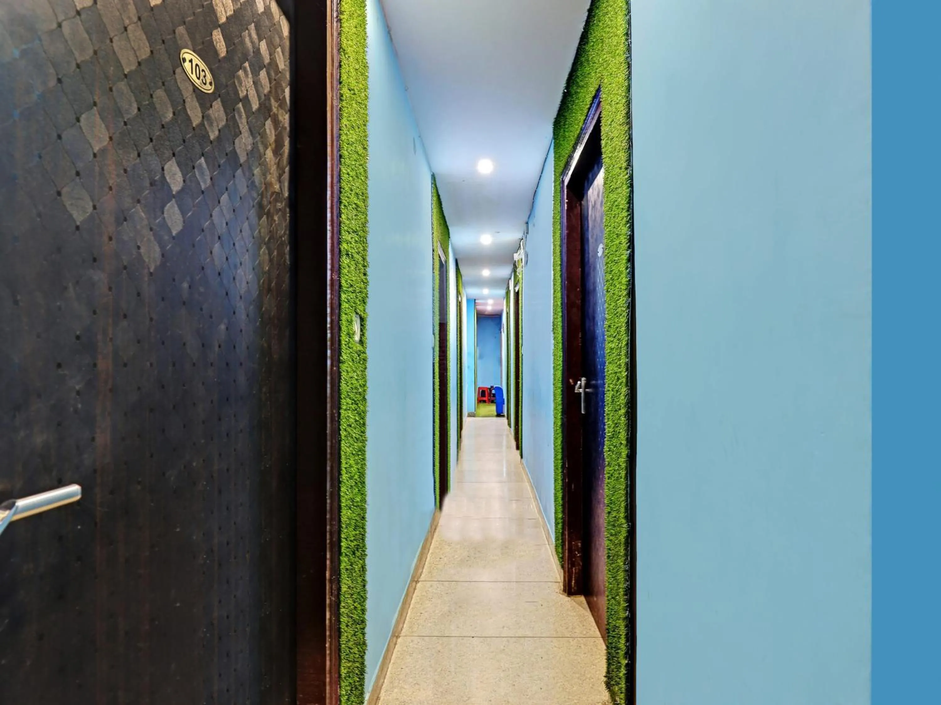 Hotel O Small Town