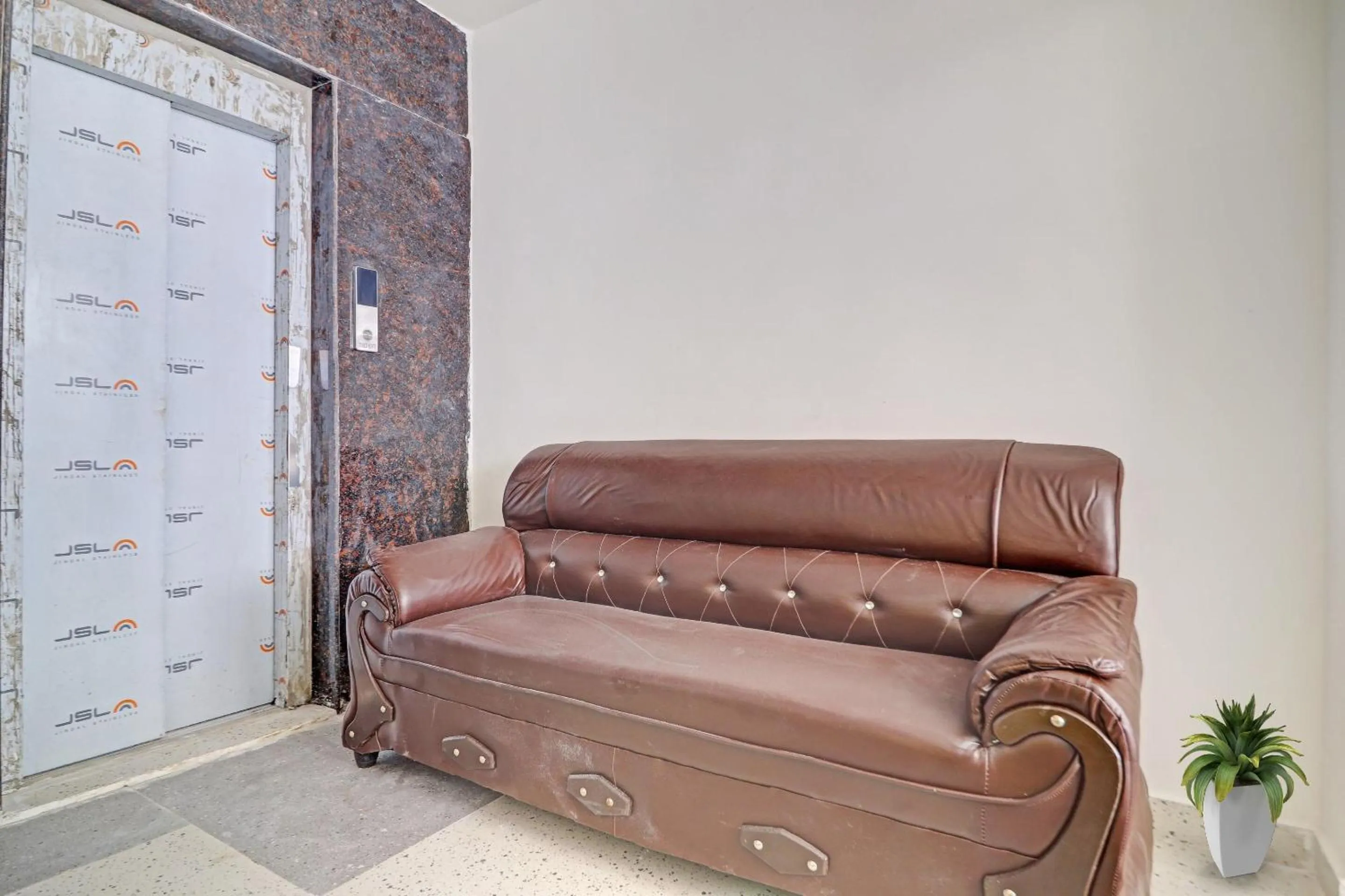 Other in Hotel O Night Eye