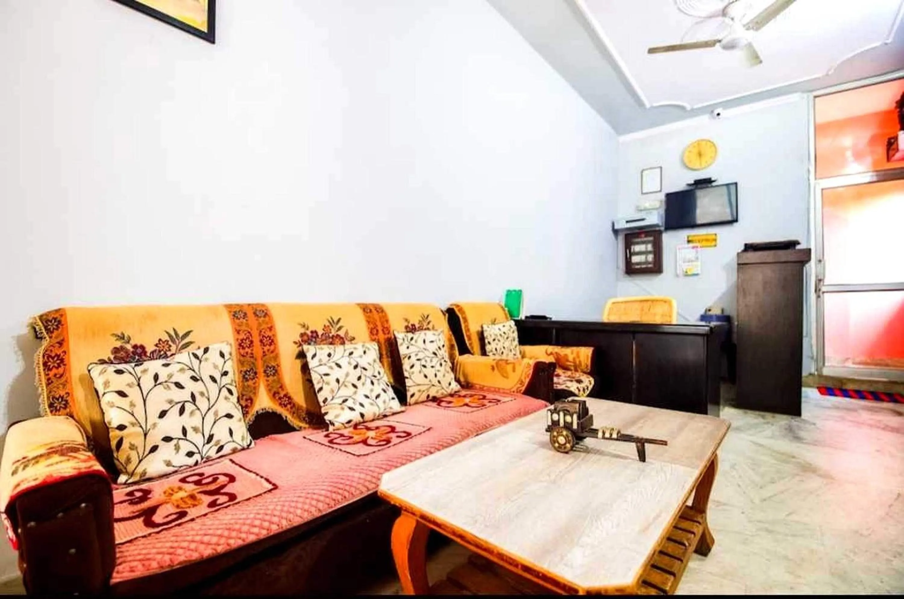 Lobby or reception in Hotel O by OYO CASTLE HOME STAY