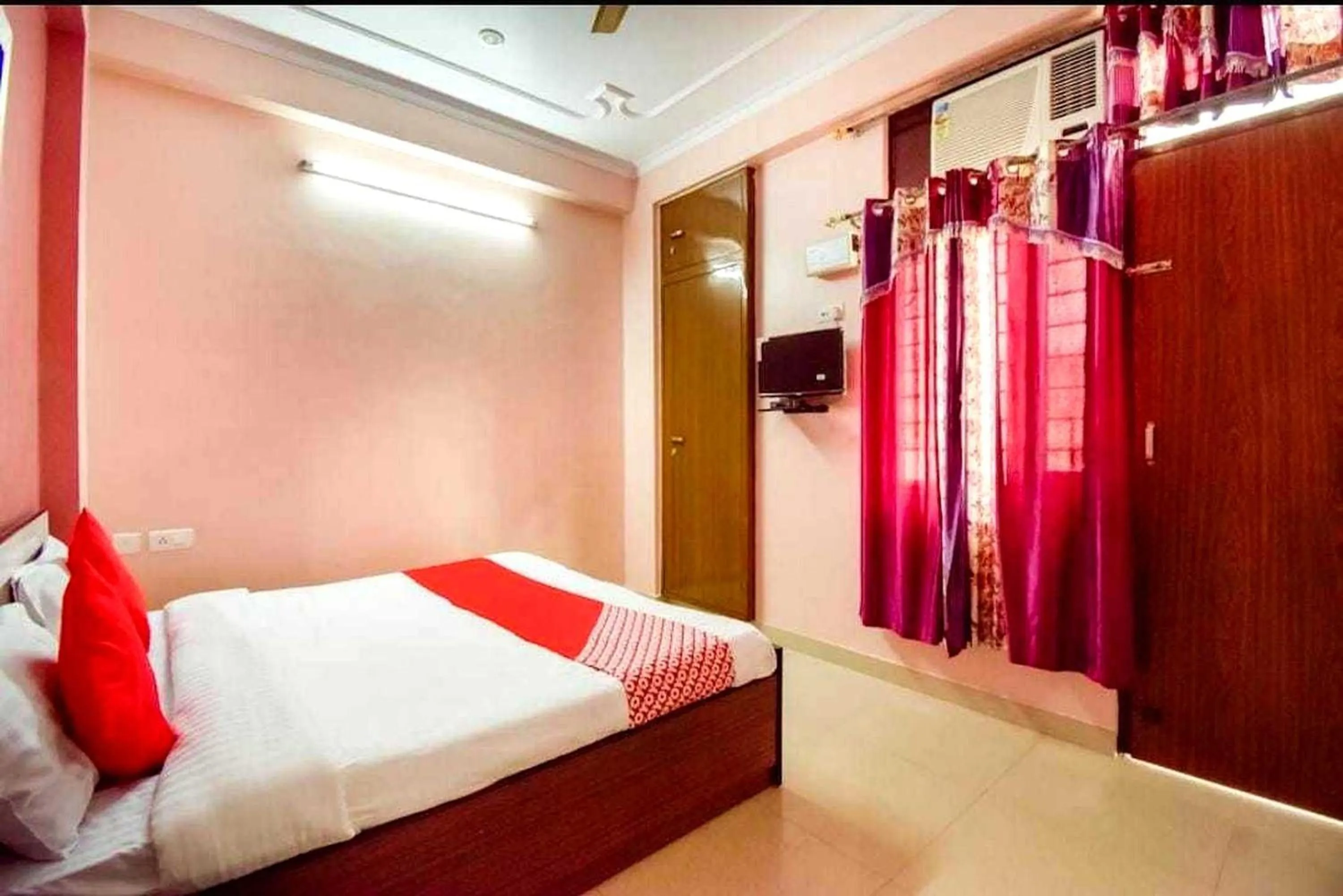 Bedroom, Bed in Hotel O by OYO CASTLE HOME STAY