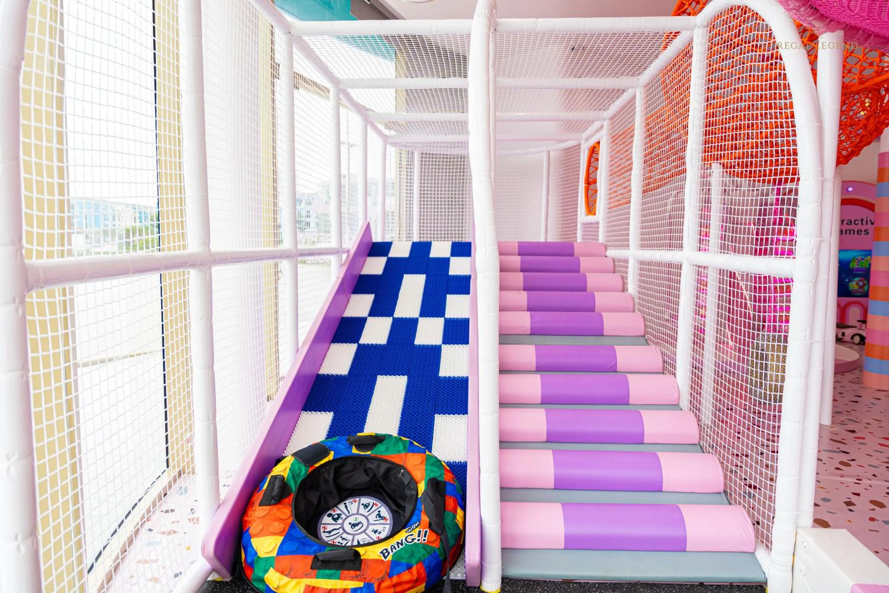 Kids's club, Bed in Regal Collection House