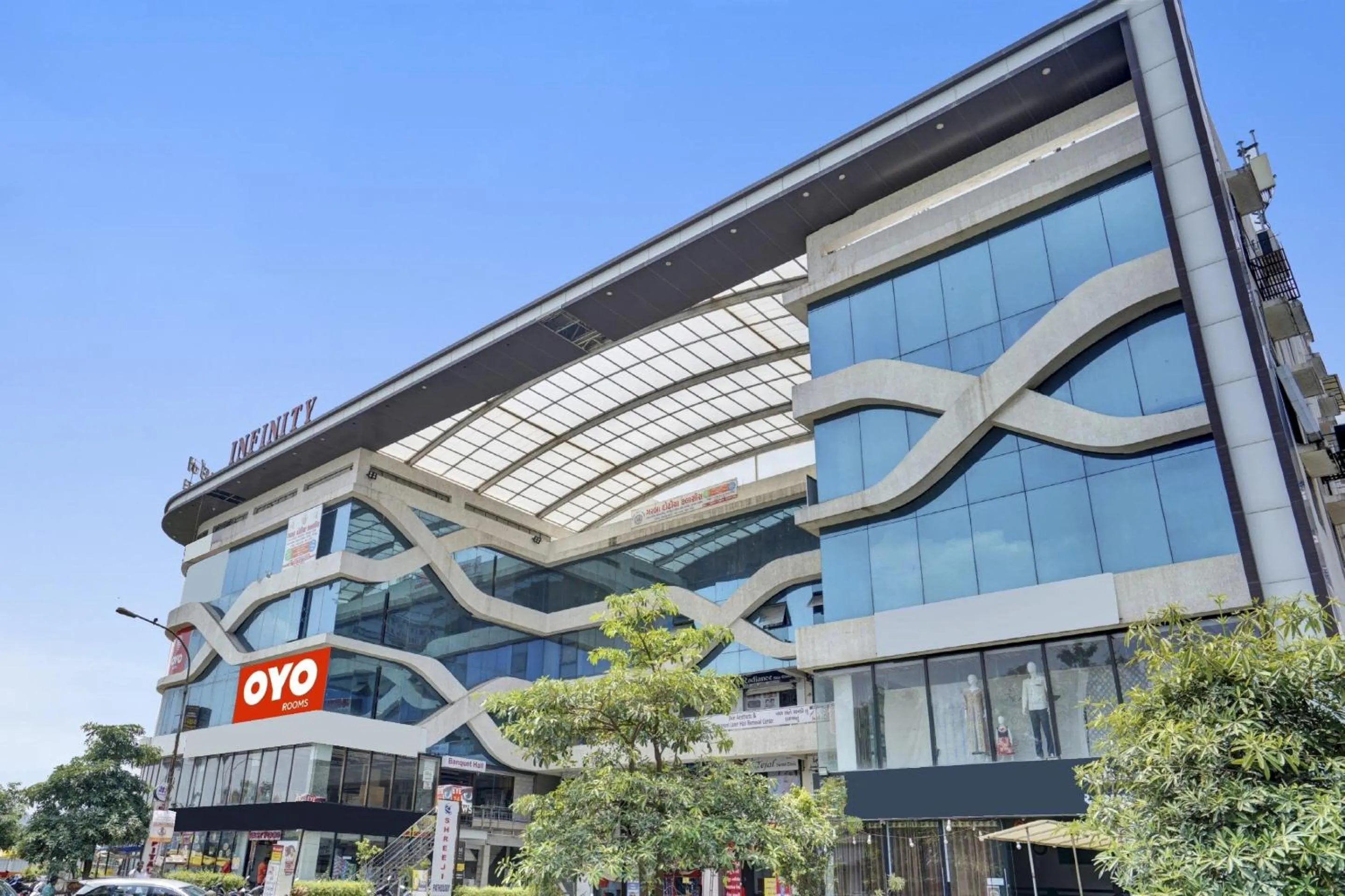 Facade/entrance in Hotel O Infinity