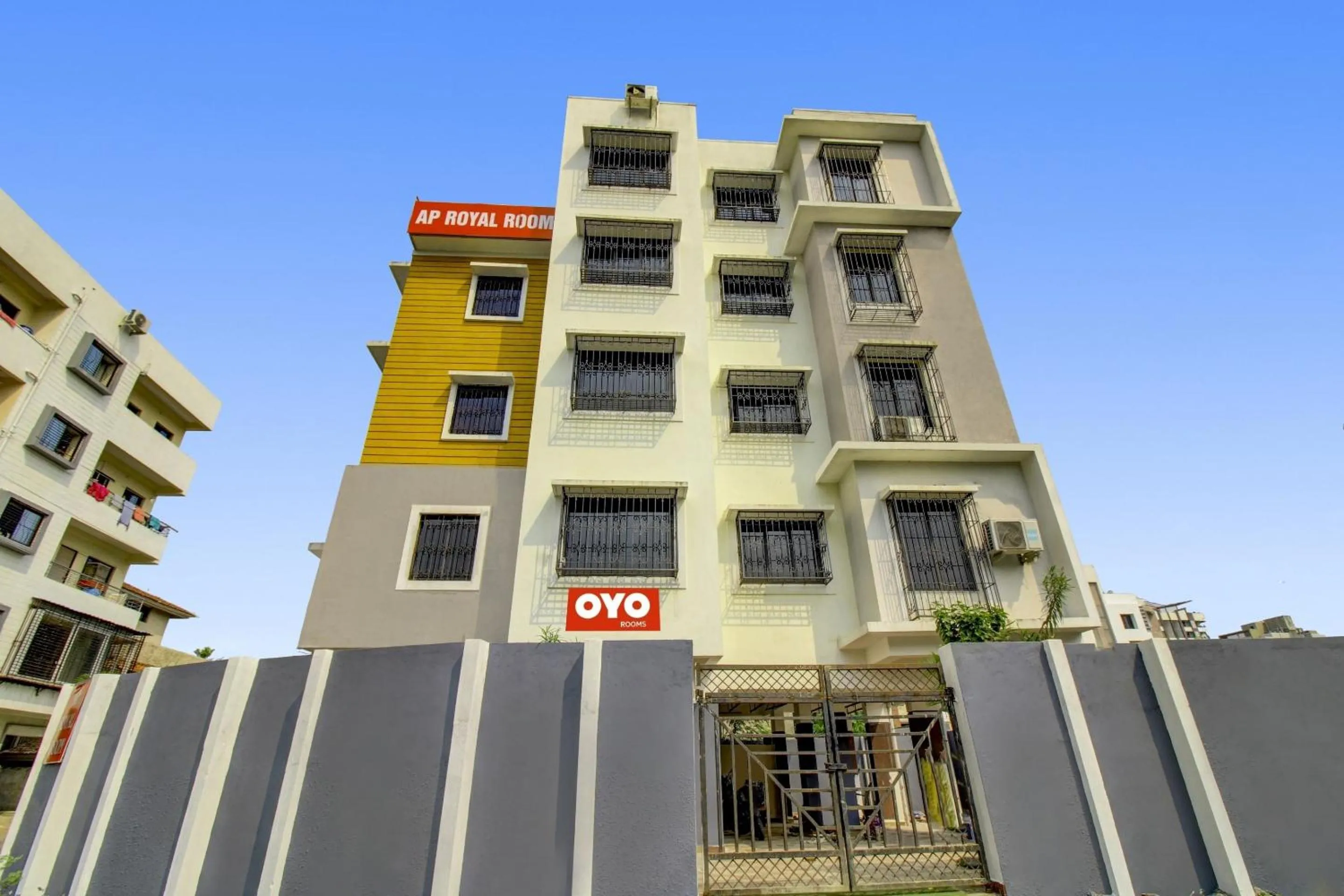 Facade/entrance in Hotel O Ap Royal Rooms