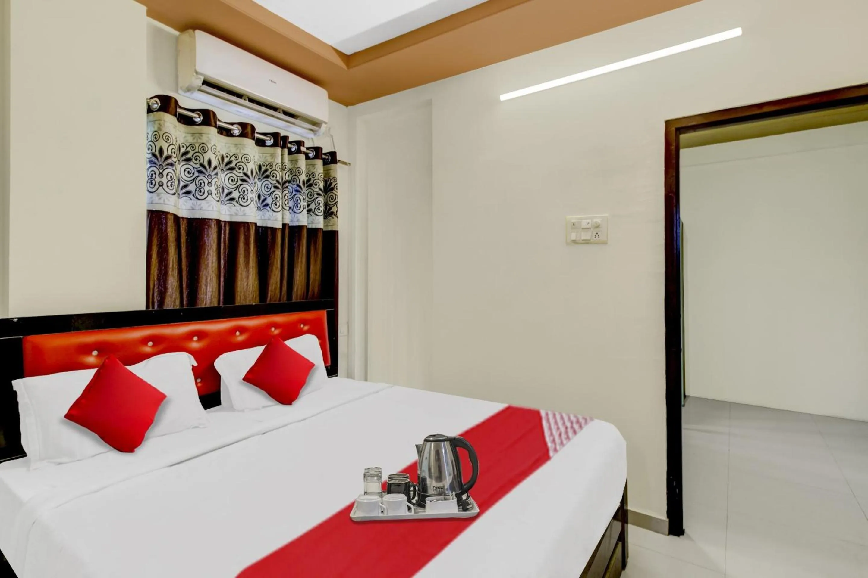 Facade/entrance in Hotel O Ap Royal Rooms