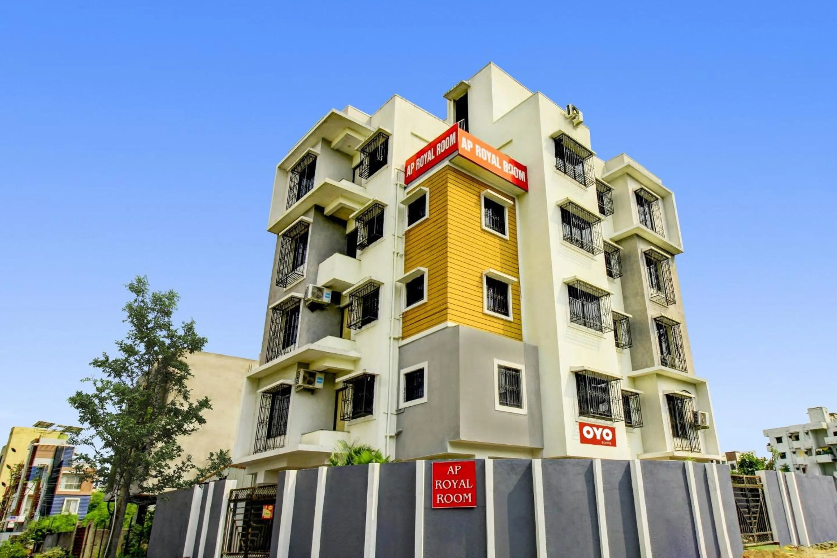 Facade/entrance in Hotel O Ap Royal Rooms