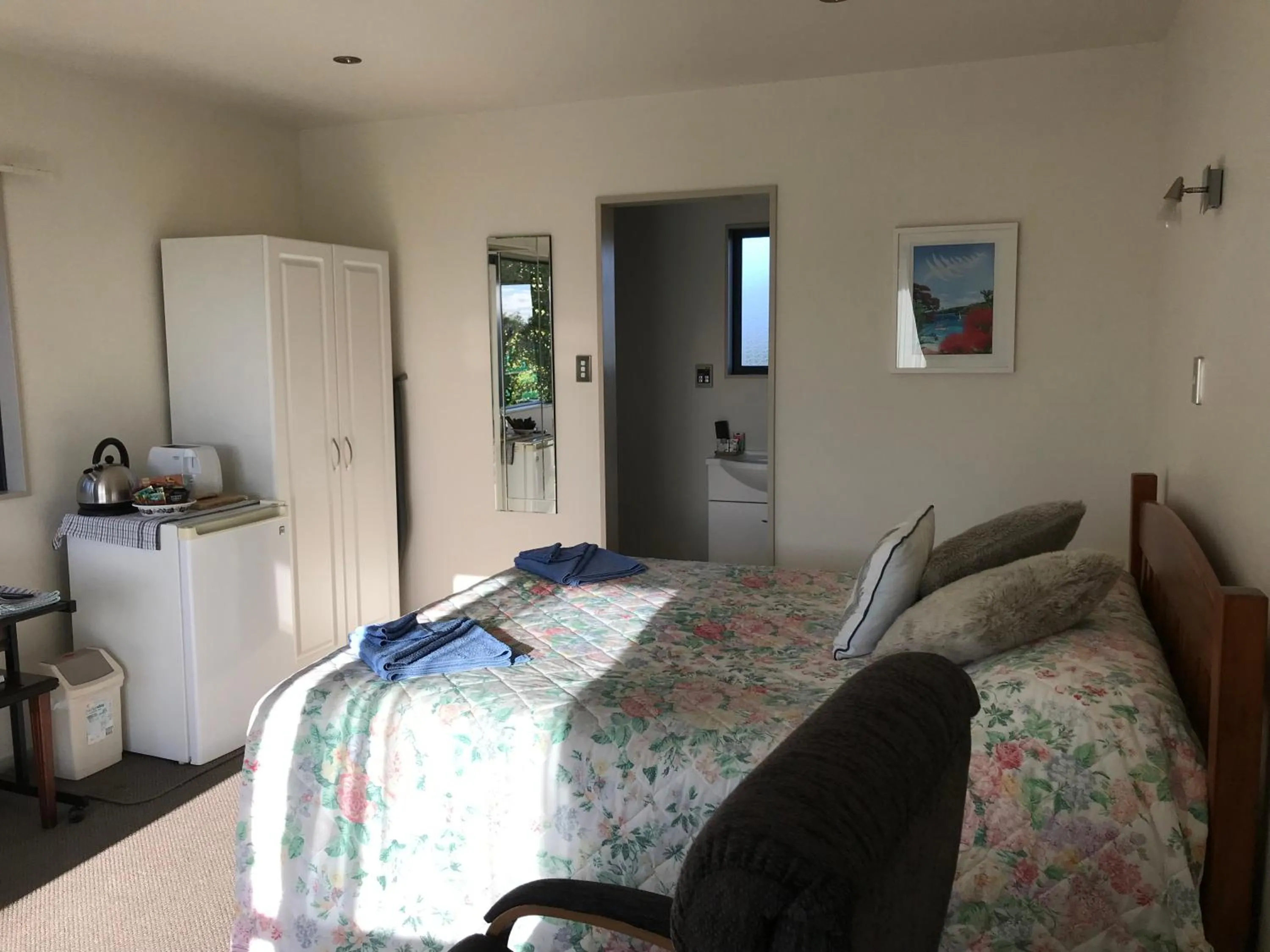 Photo of the whole room, Bed in Bluebell Lodge and Cottage