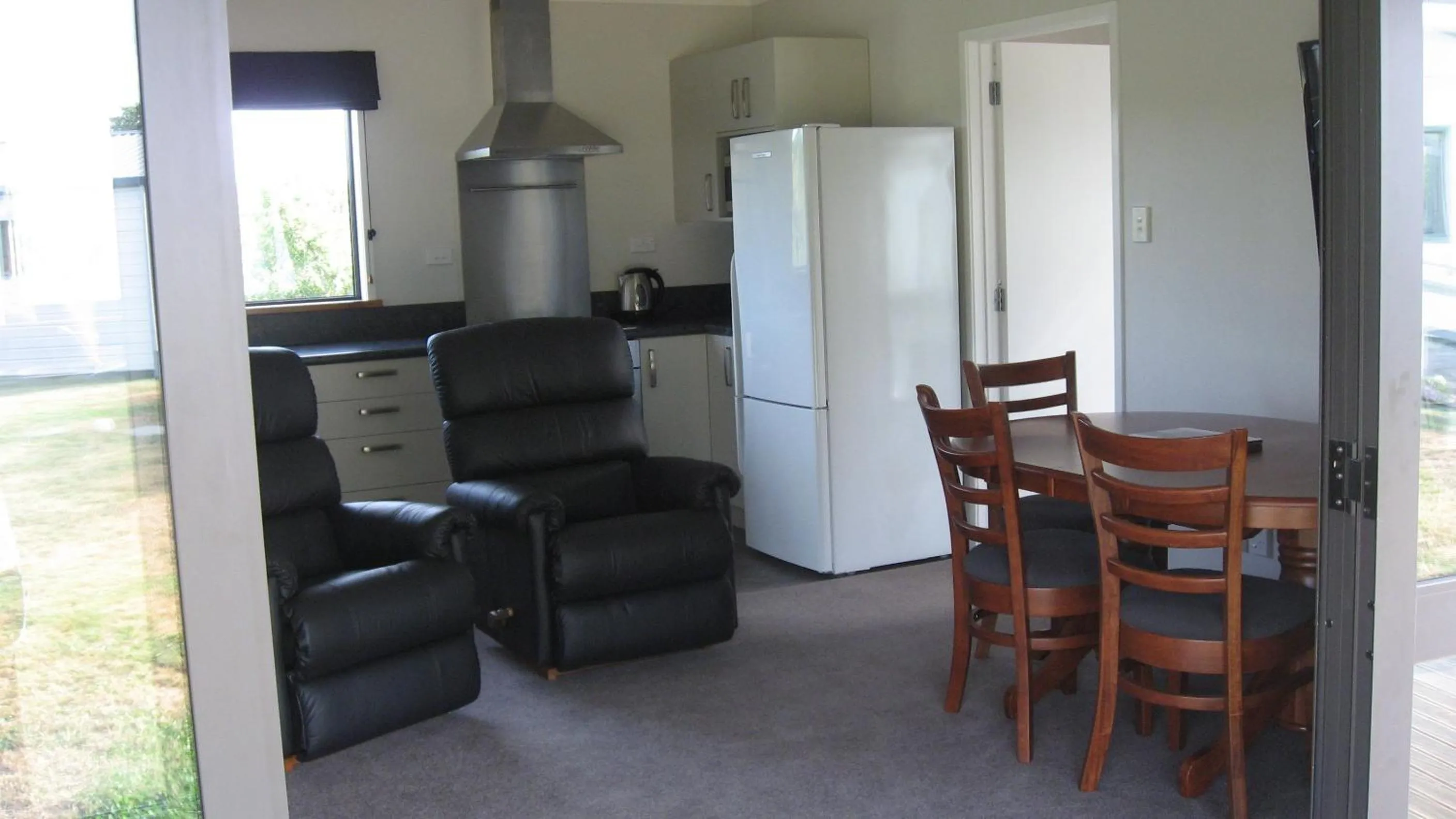 Kitchen or kitchenette in Bluebell Lodge and Cottage