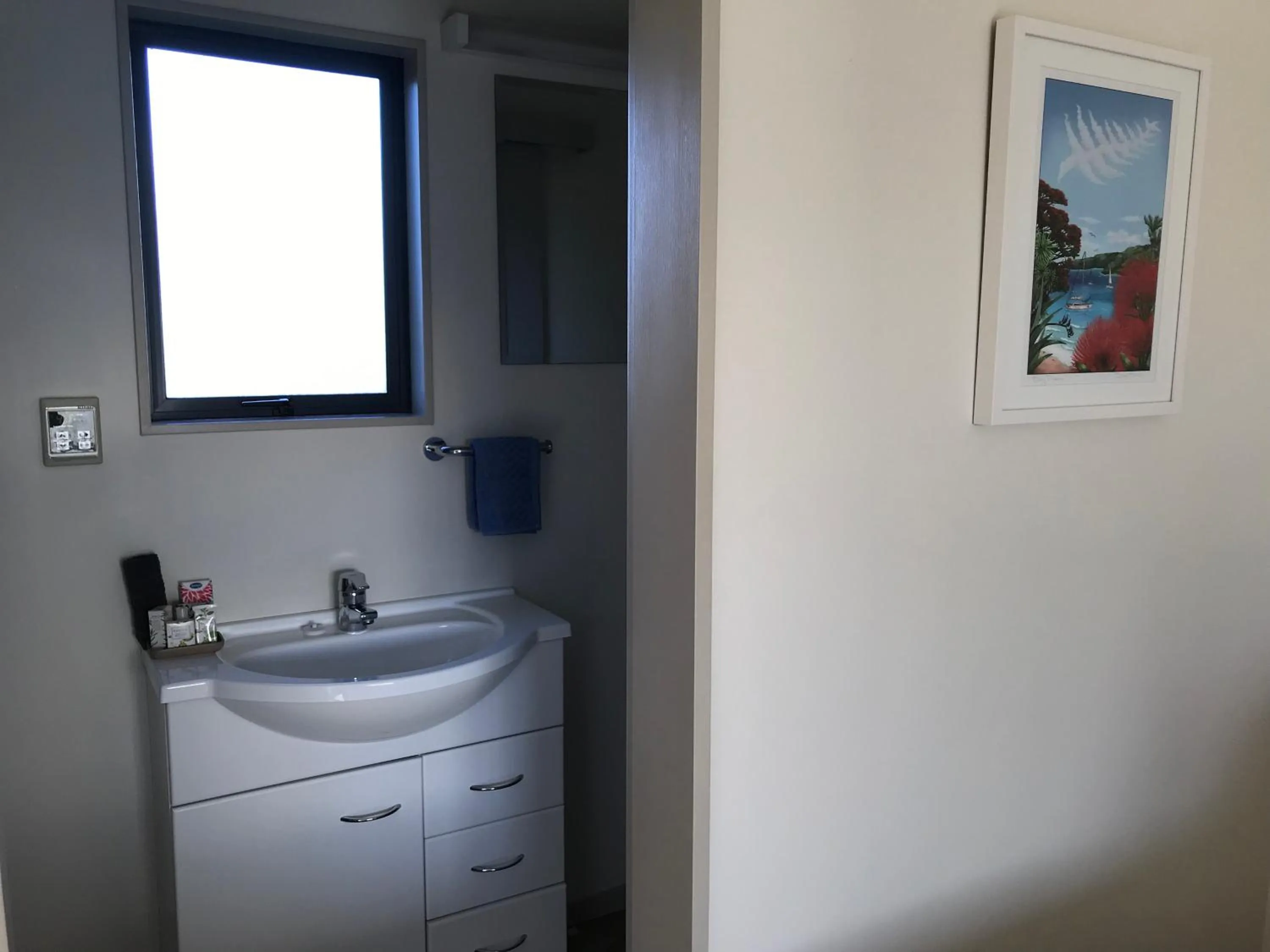 Bathroom in Bluebell Lodge and Cottage