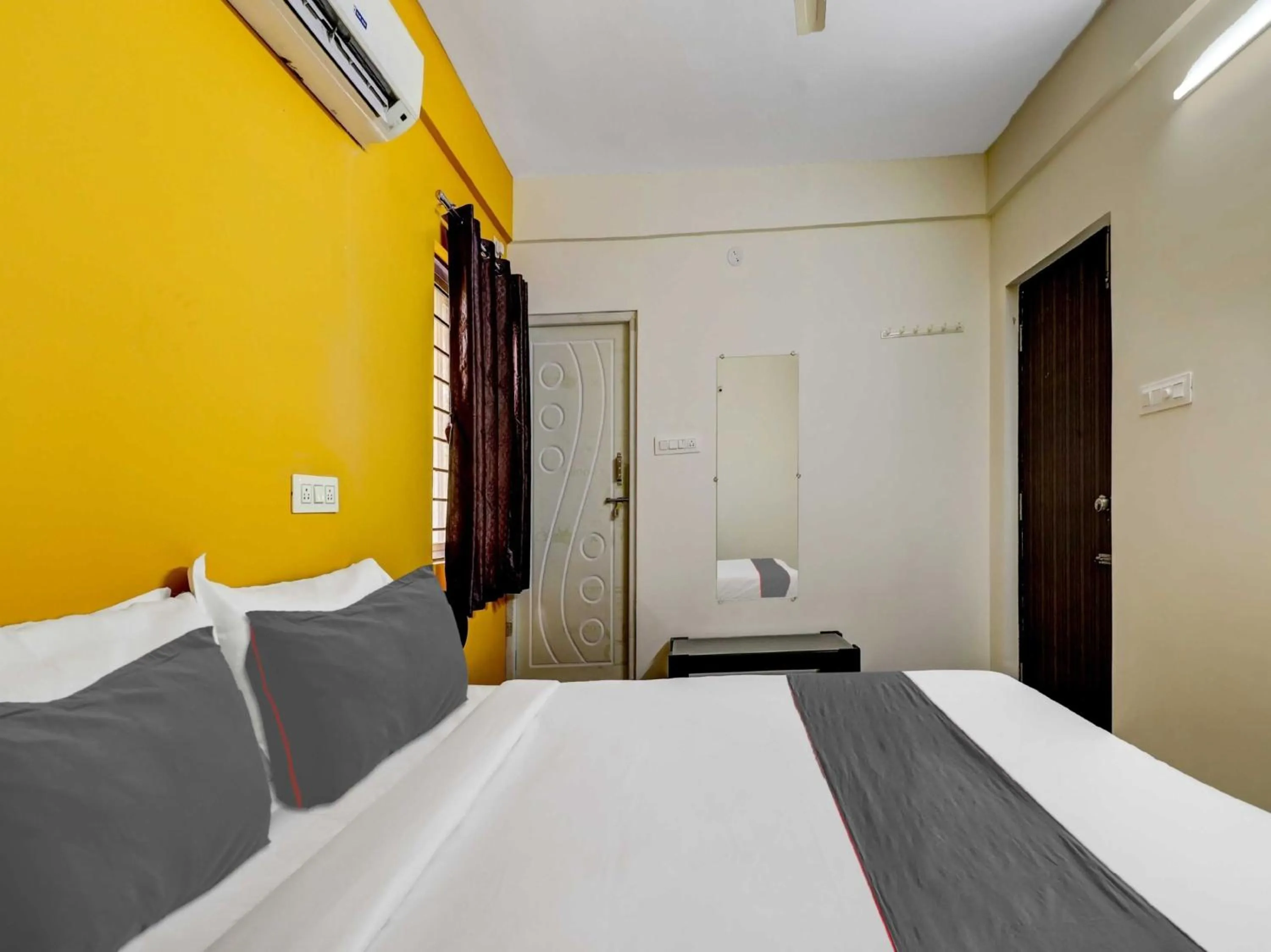 Bedroom, Bed in Super Collection O Olive