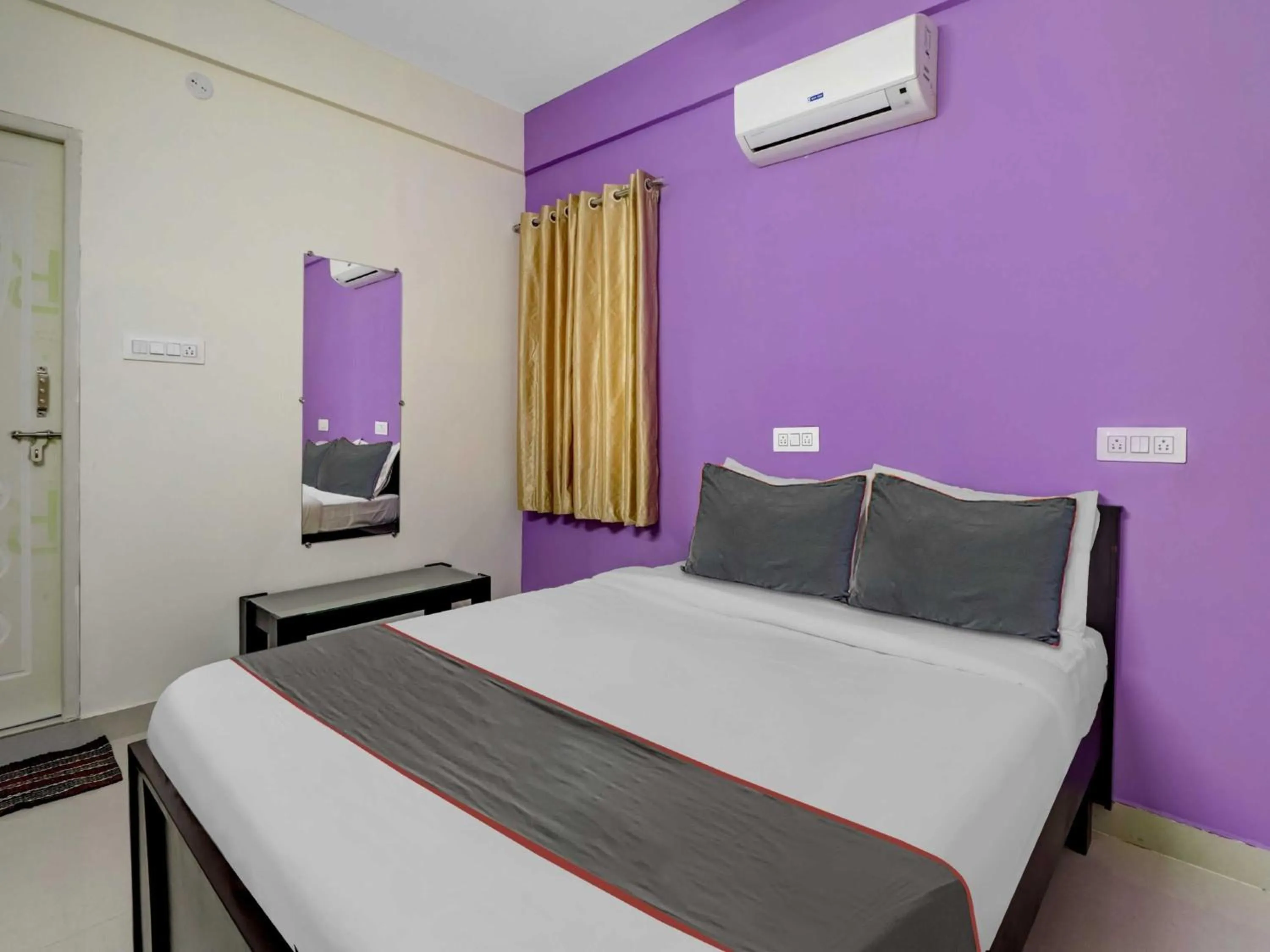 Bedroom, Bed in Super Collection O Olive