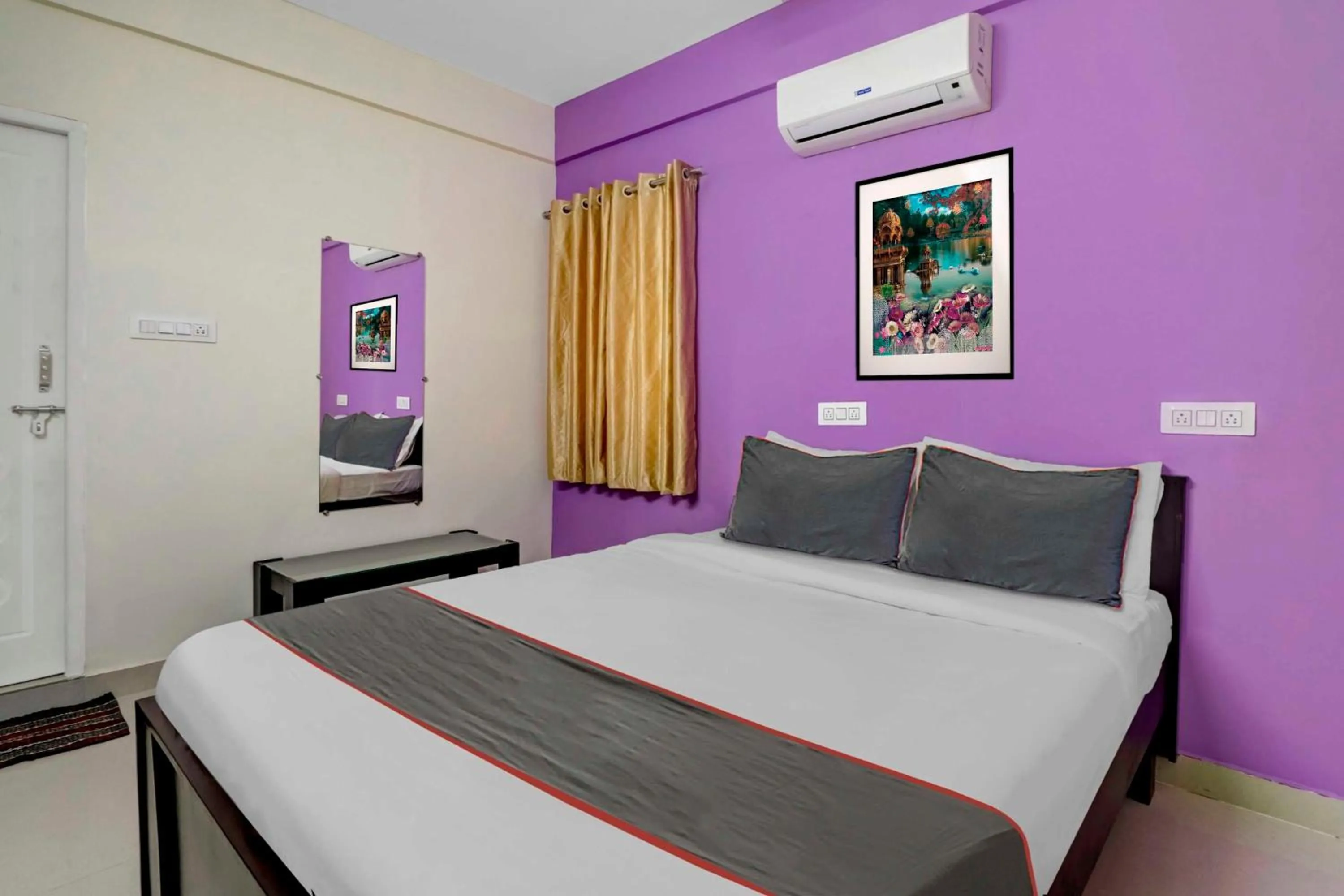 Bedroom, Bed in Super Collection O Olive