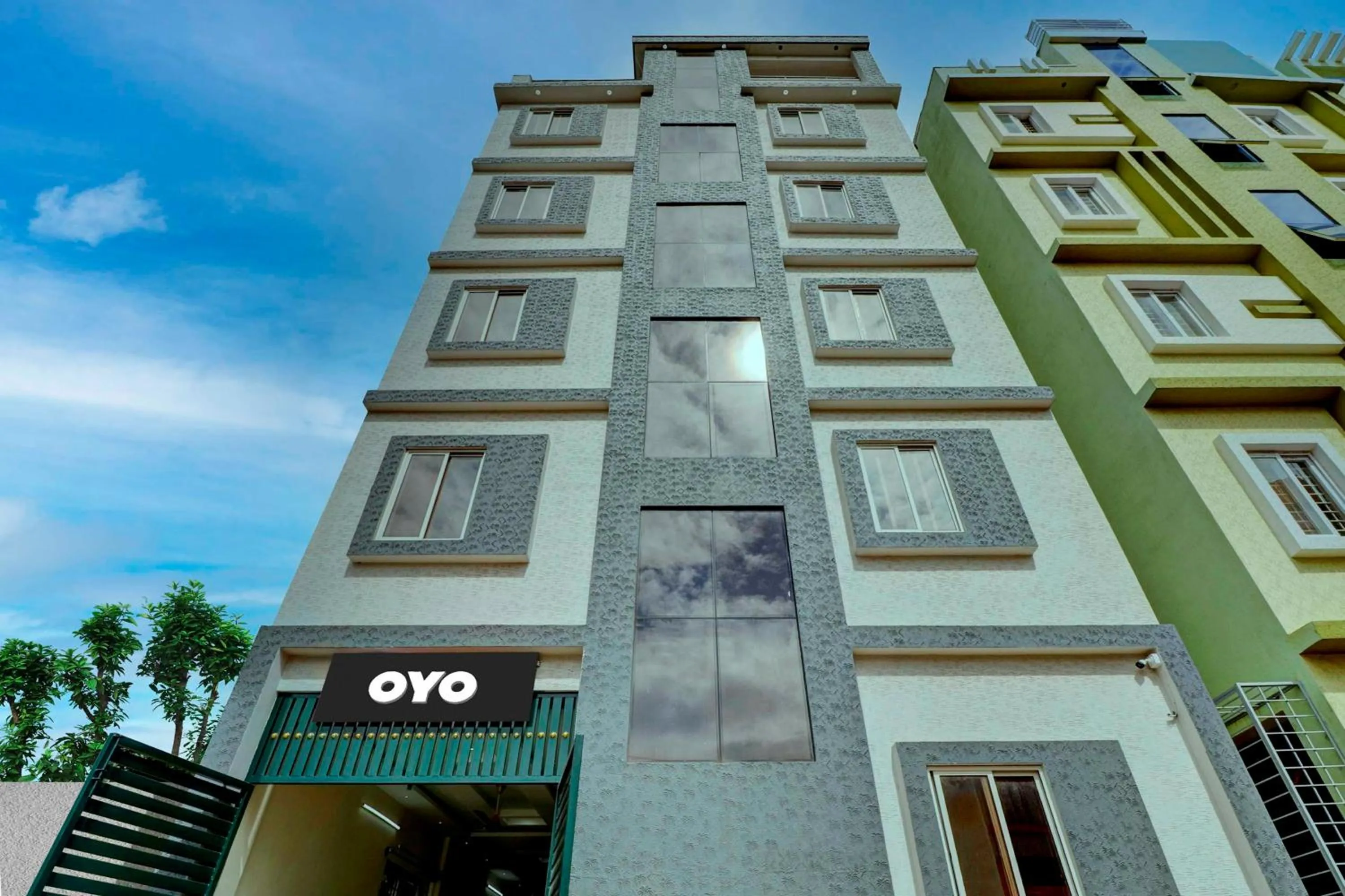 Facade/entrance in Super Collection O Olive