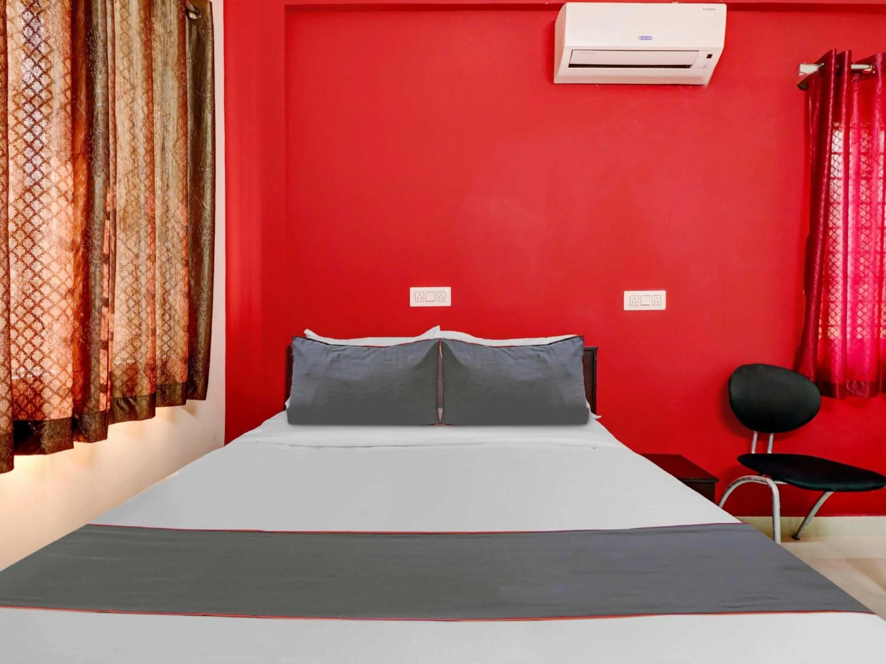 Bedroom, Bed in Super Collection O Olive